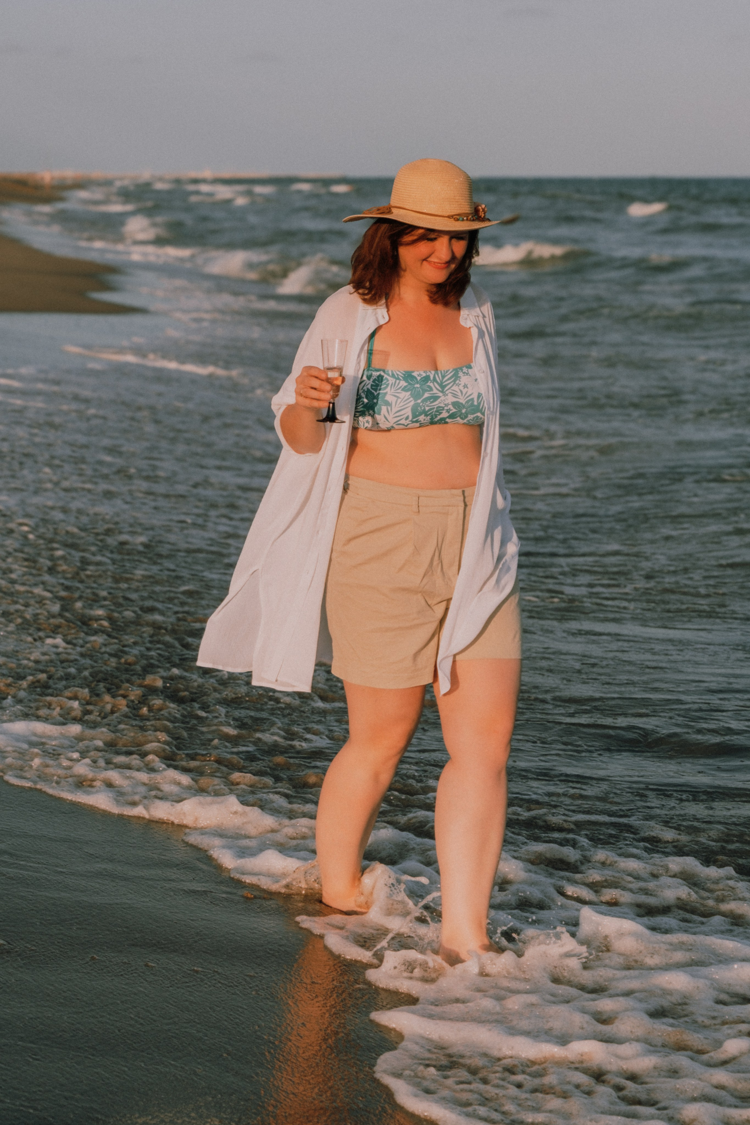 Sesión de amigas en la playa. Fotografía profesional en Calafell - Elena Medvedeva