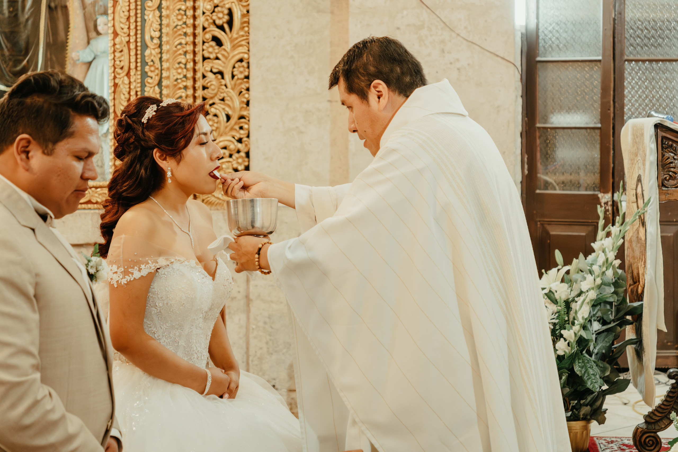 VANESSA + FRANKLIN BODA RELIGIOSA. Studio KVTA | Fotografía y Video de Bodas en Arequipa