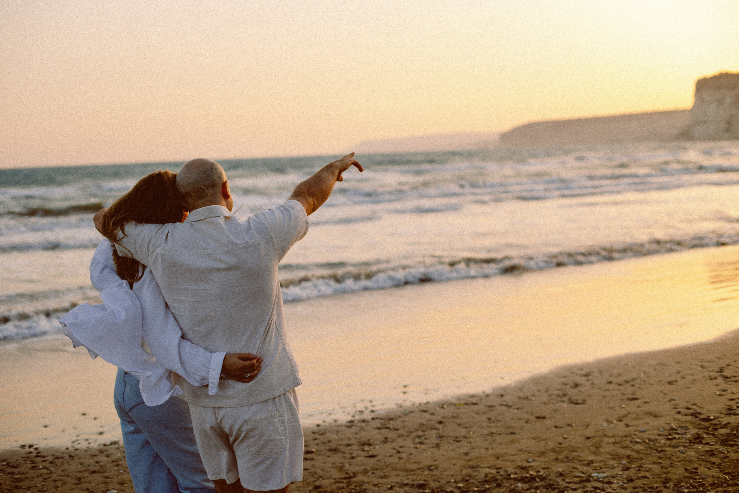 Alina & Vladimir + 🐈‍⬛. Family and business portrait’s photographer in Cyprus
