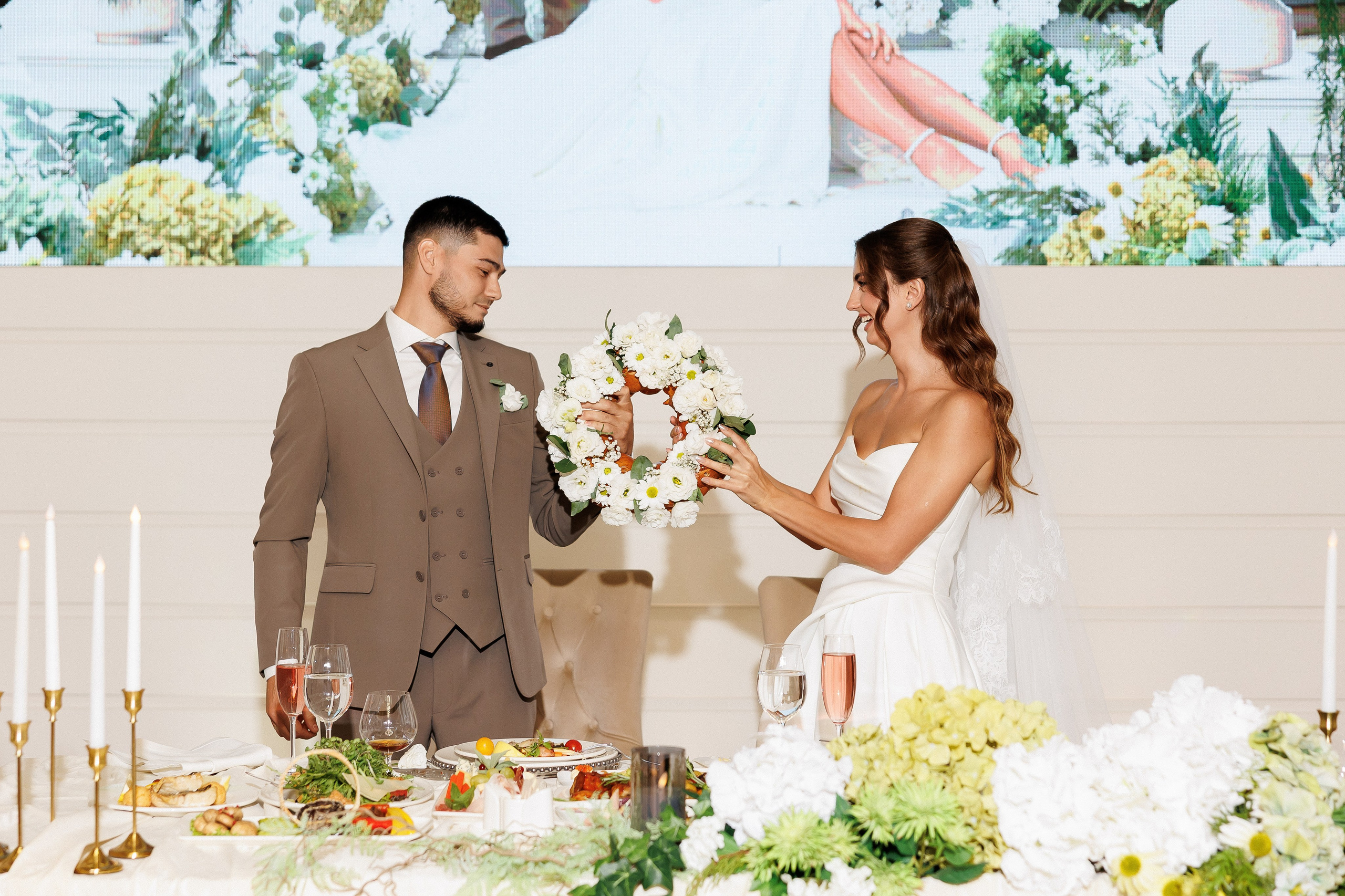 Eugen & Livia — Grand Elysee — Wedding Day. Servicii Foto și Video 067188353