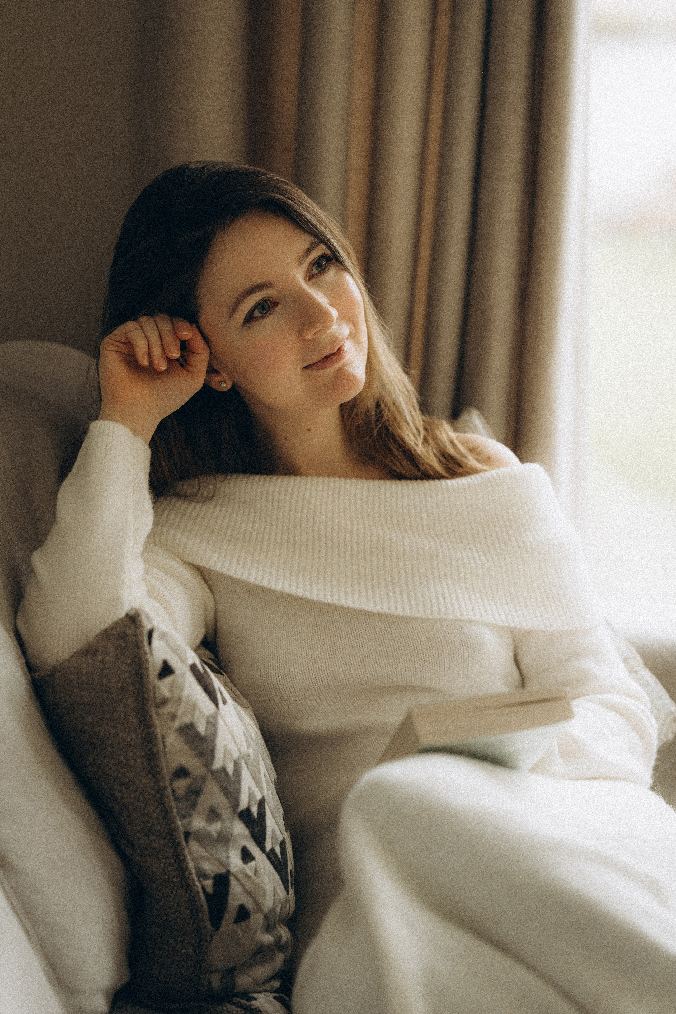 Home newborn session. Tania Gandrabur, photographer in West Midlands, England