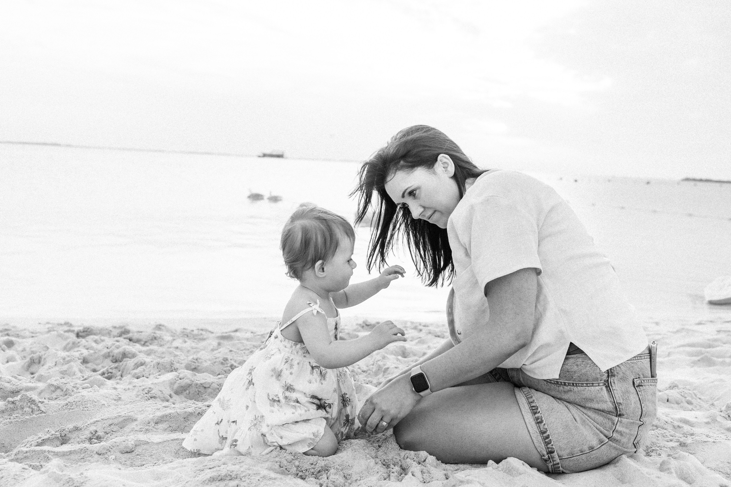 Seagulls and first birthday. Professional Photographer Abu Dhabi, Dubai — Yulia Ismoilova | 2025