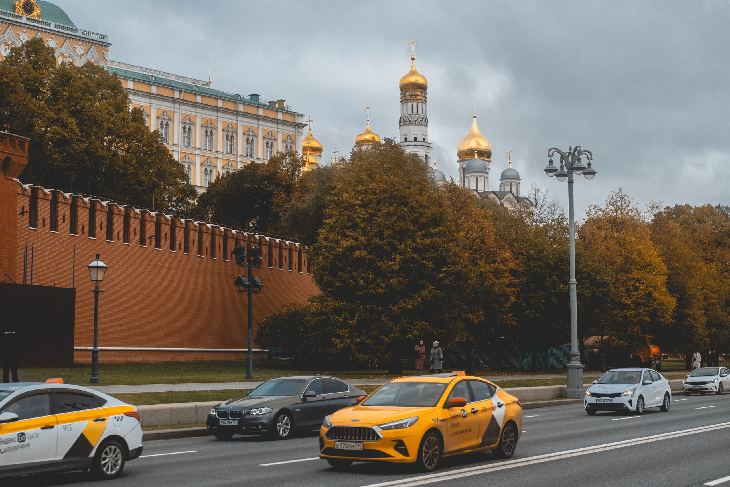 Moscou, une promenade vers Parc « Zaryadye » longeant Moskva-Reka. Photographe sur Cote d’Azur. Portraits de familles, couples, enfants, événements