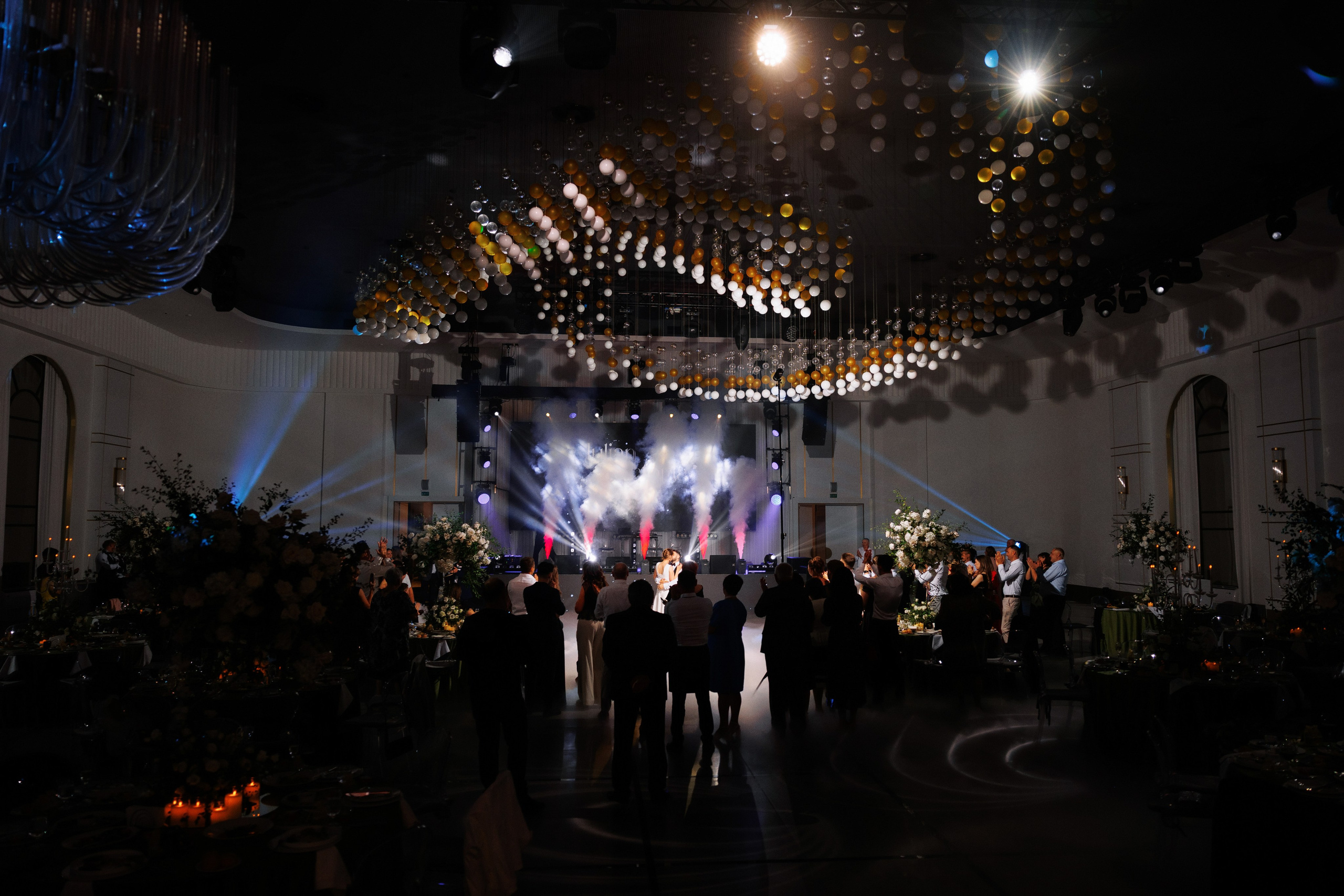 Fotograf profesionist de nuntă, poveste vizuală naturală, momente reale, film photography și digital, Moldova și Europa.