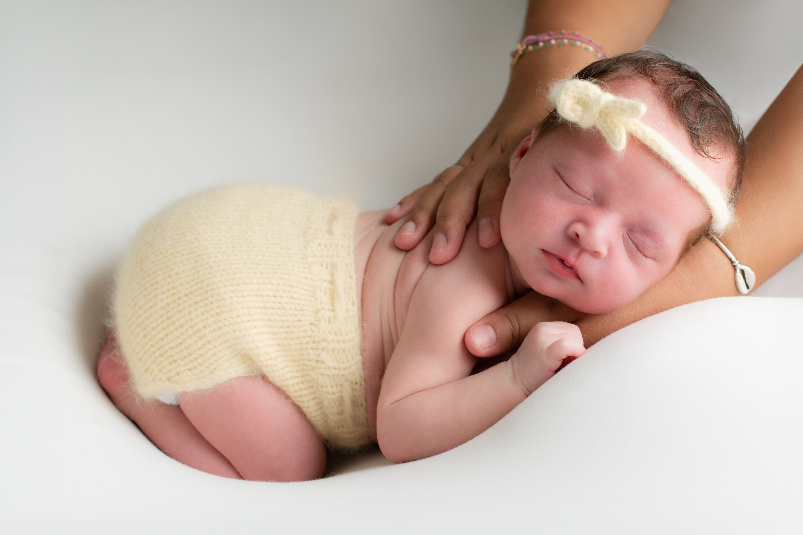 Nouveau-né. Photographe grossesse et nouveau-né a La Ciotat