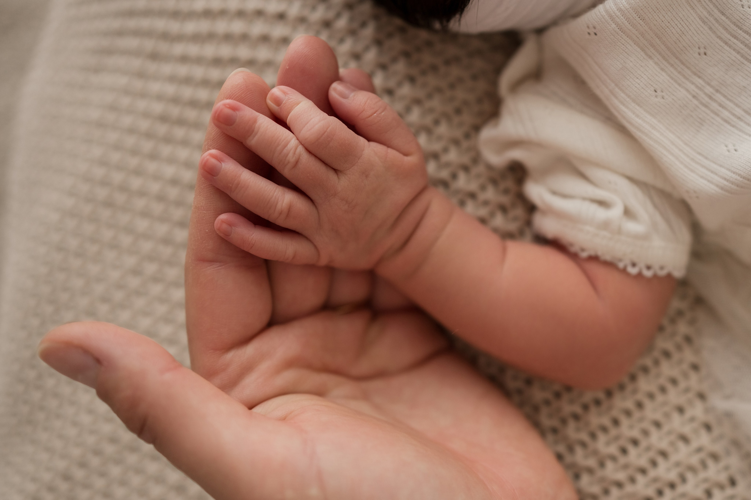 Sweet first days. Angela Iakovleva — Family Photographer in Dubai