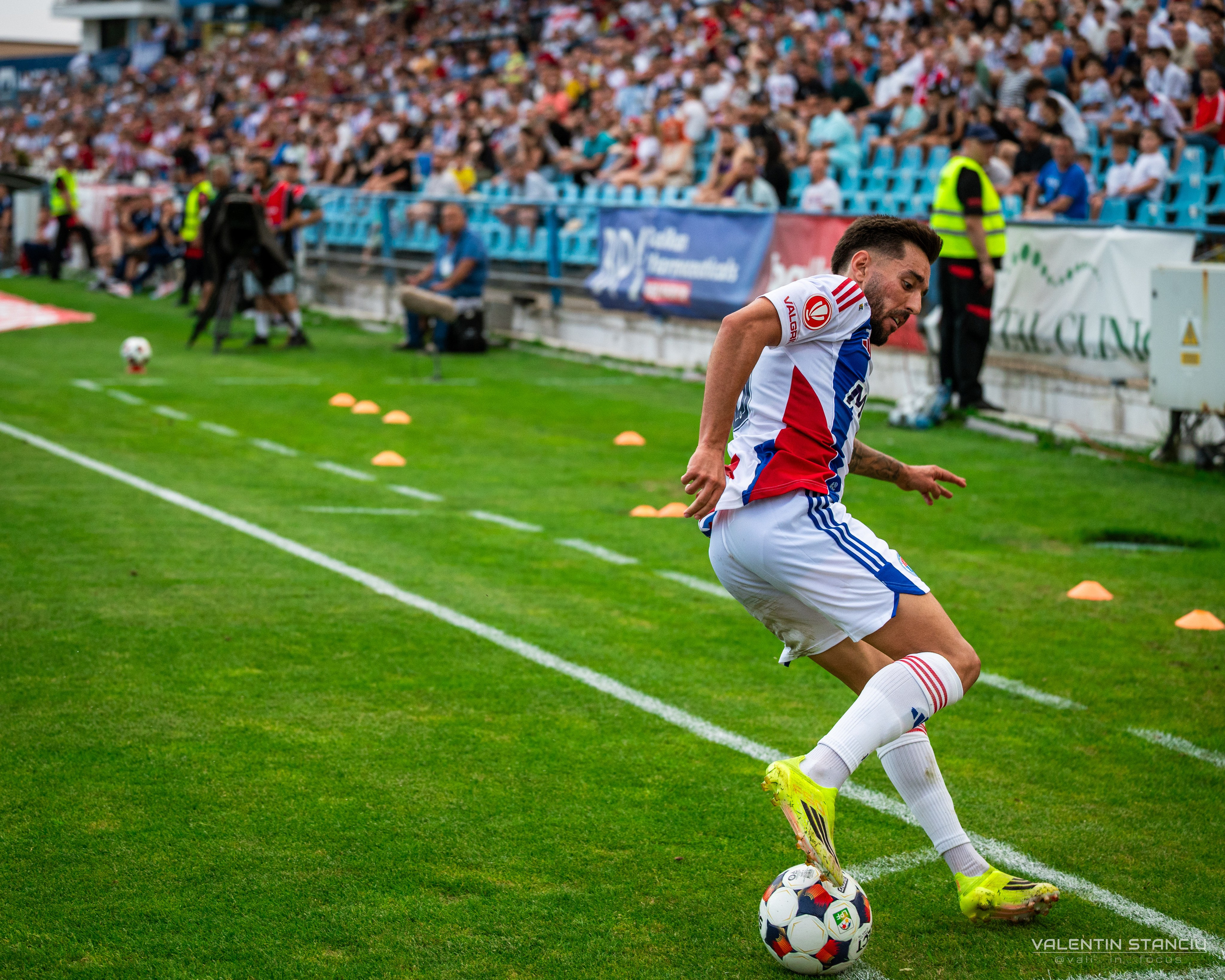 Otelul Galati — CFR Cluj. Fotograf de Sport, Portret, Produs, Corporate, Cultural și Evenimente în Galați | Valentin Stanciu