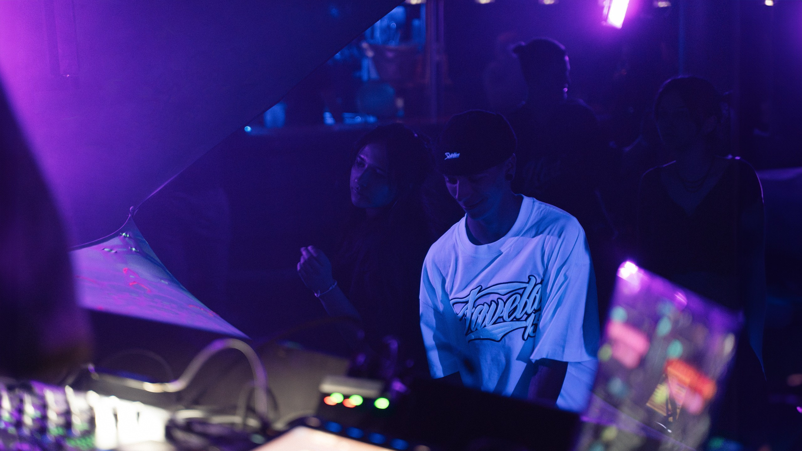 Nibirus People Techno Party Photography - 808Media. 808Media – Professionelle Foto- und Videografie für Restaurants, Hotels, Events und Hochzeiten in Innsbruck und Tirol