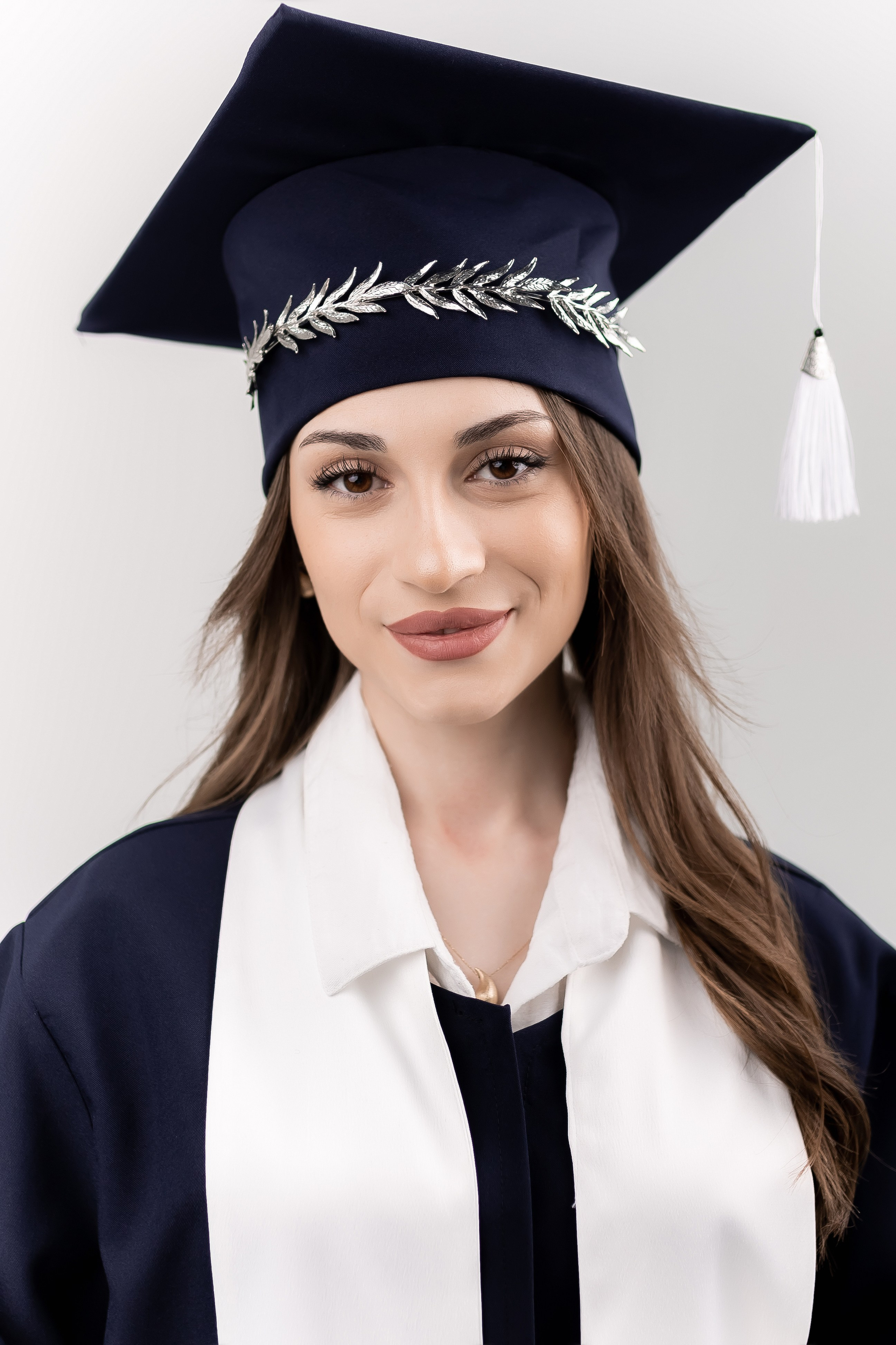 Göy Tək Xətt. Məzun geyimləri və akssesuarları