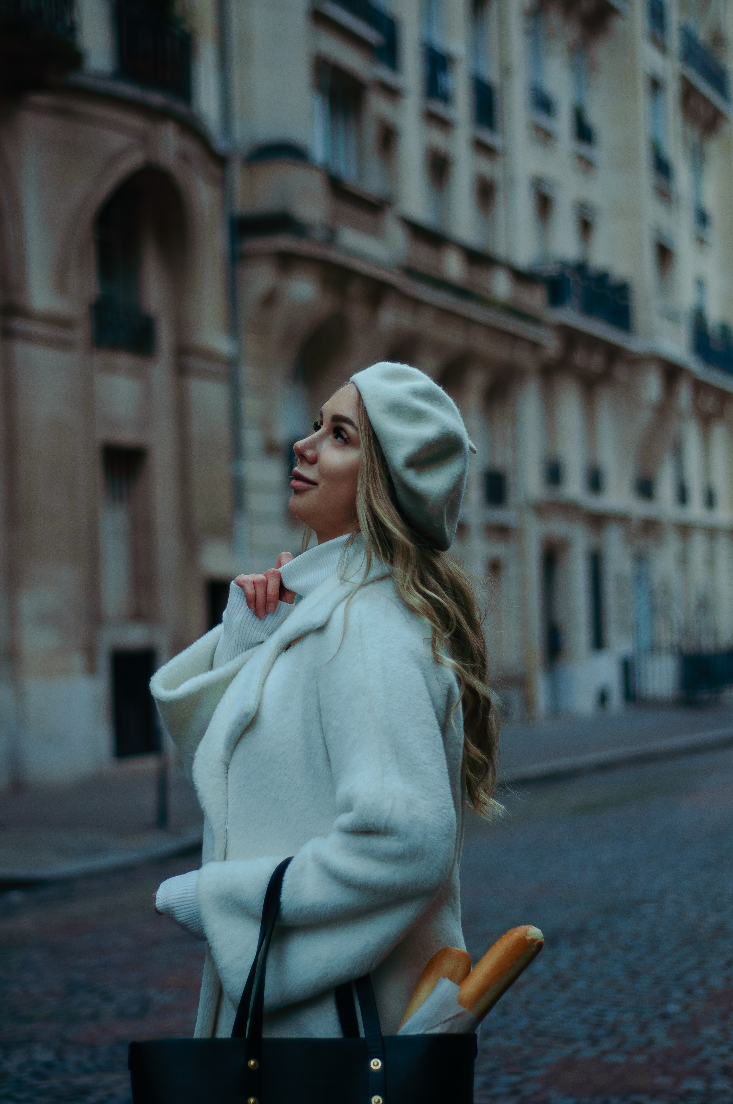 Winter Eiffel Tower photoshoot. Paris photographer — Polina Osipova