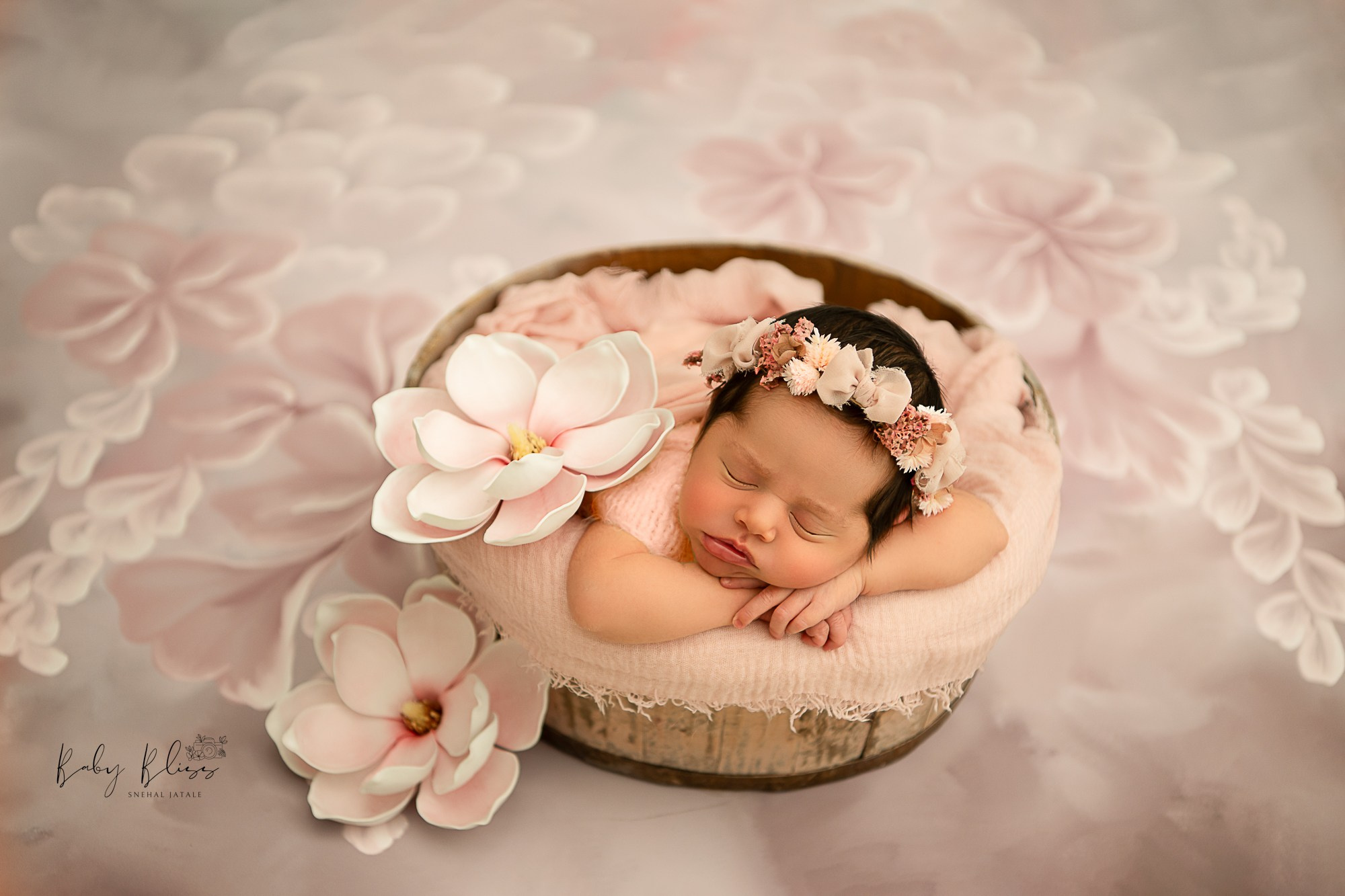 Best Newborn photography Doha Qatar | Home service available | Book now
