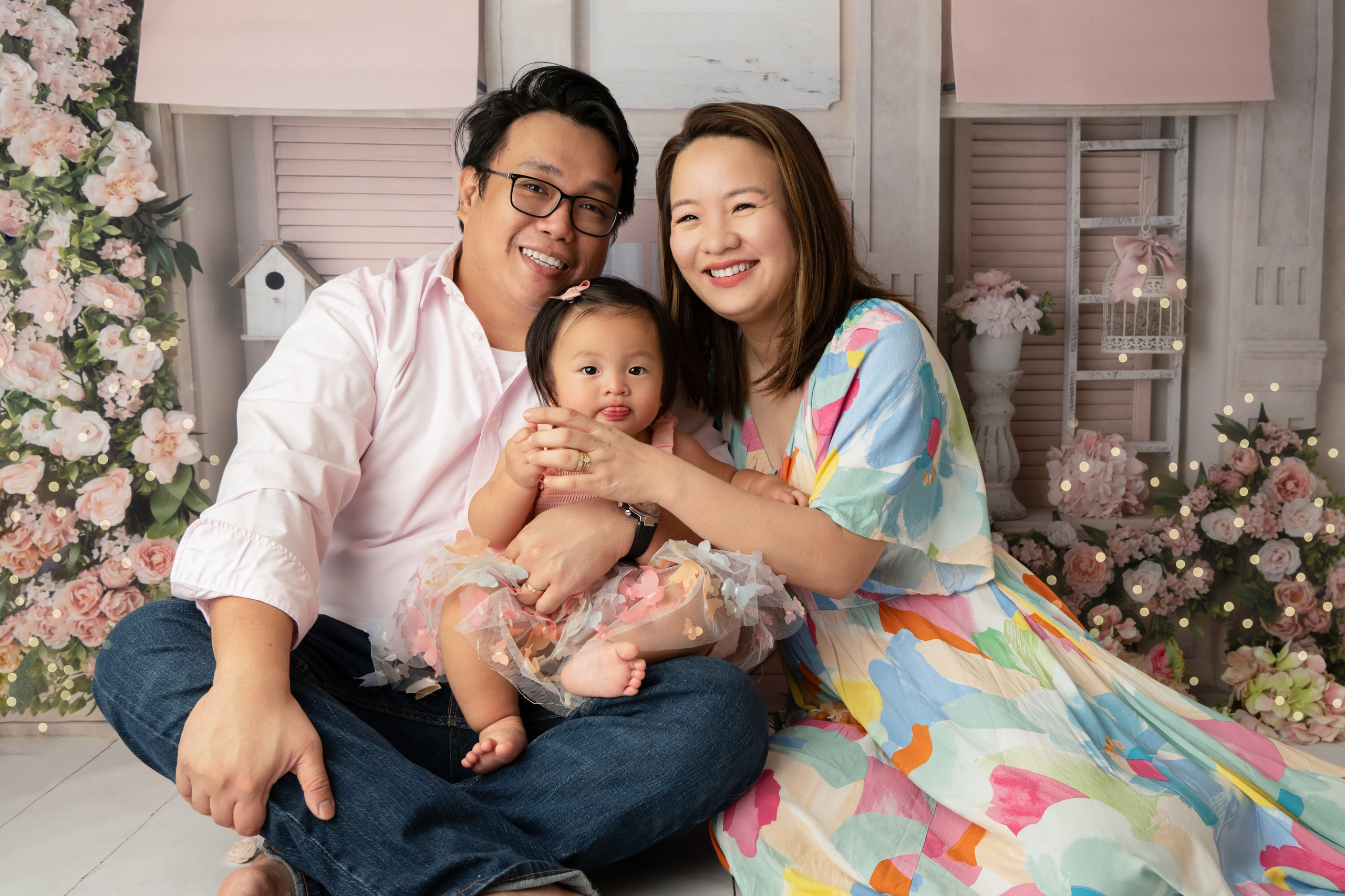 Best family indoor and outdoor photo session in Doha, Qatar. Best Newborn photography Doha Qatar | Home service available | Book now