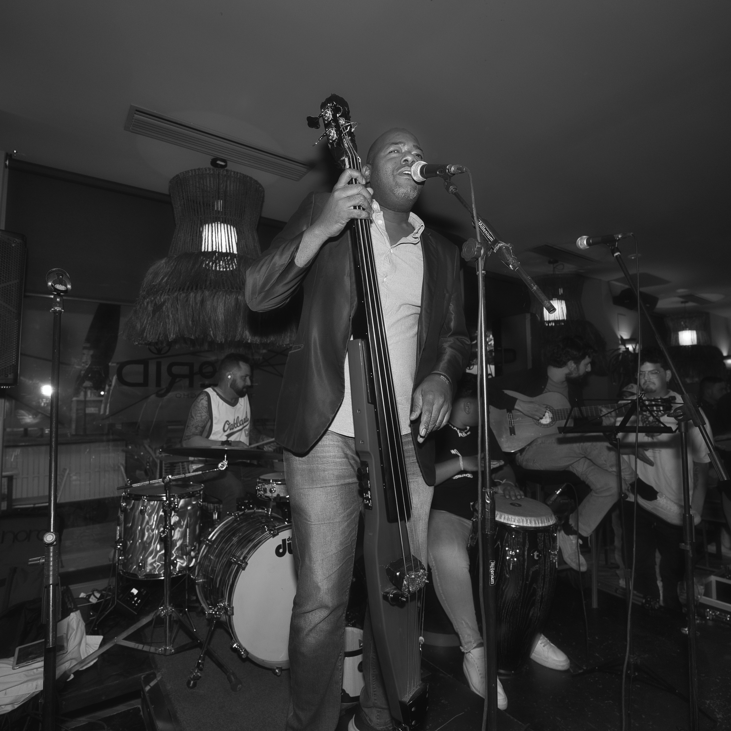 Fotografía de discoteca en Córdoba con música y diversión garantizada.