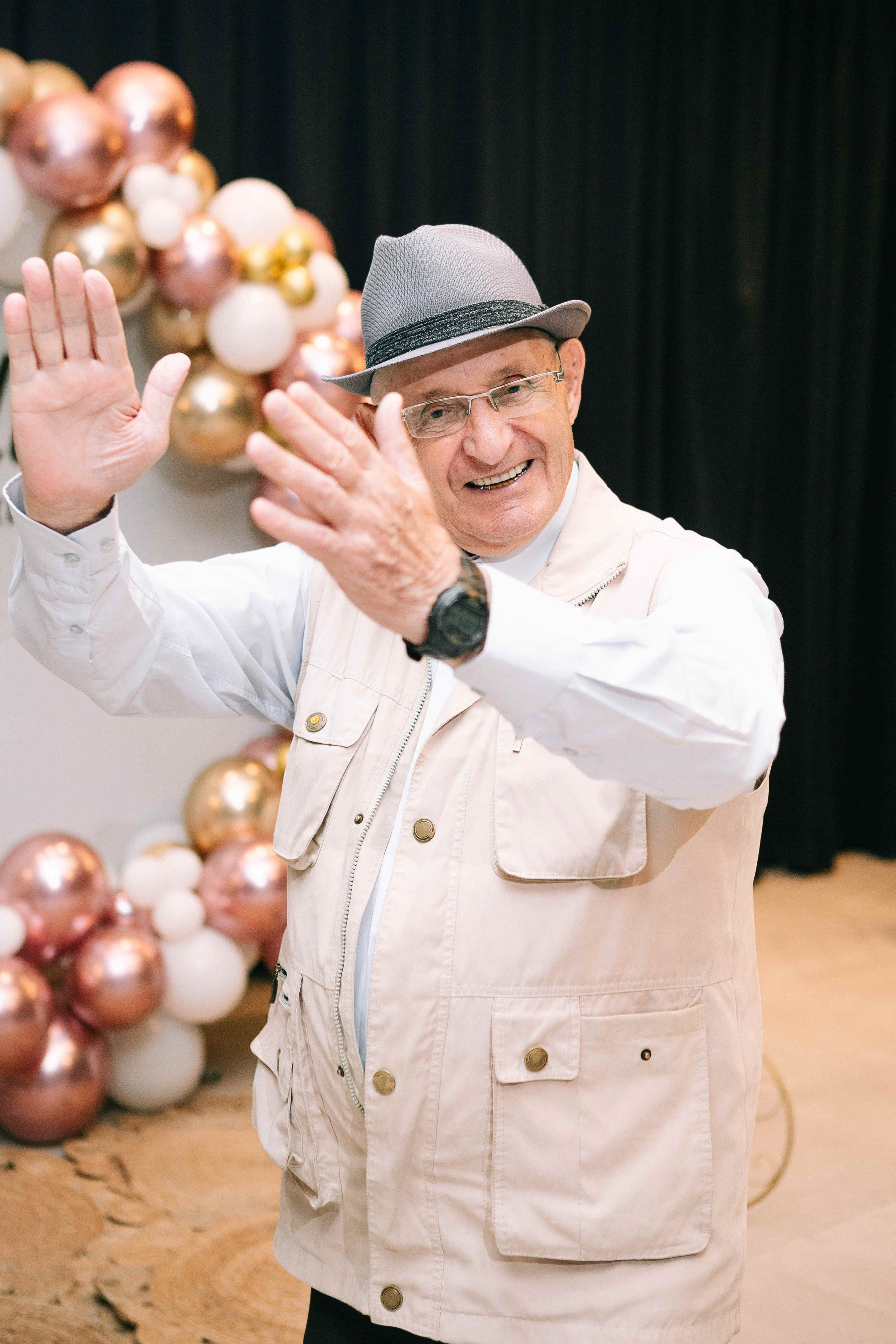 PARTY WITH FRIENDS. Https://shi-photo.com/