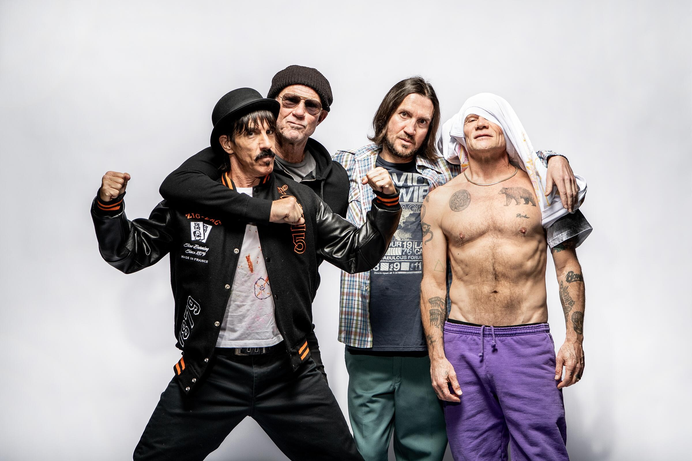 Red Hot Chili Peppers продали каталог записей Warner Music Group более чем за 300 миллионов долларов | FOTKAI