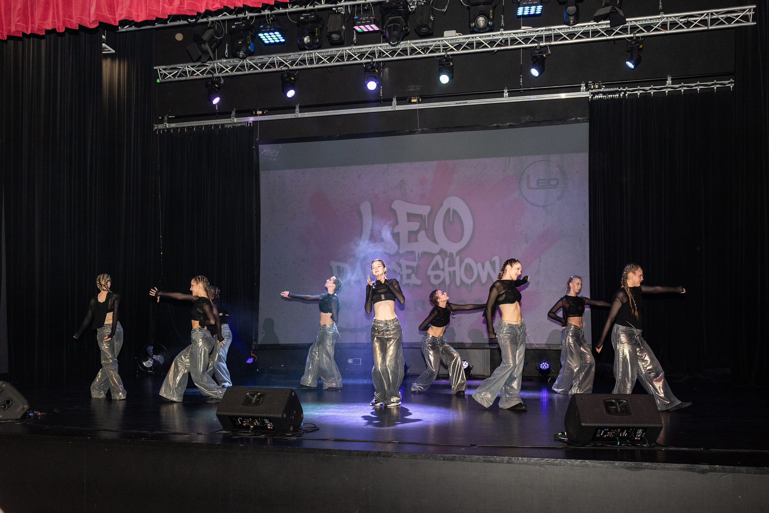 LEO DANCE SHOW WINTER 2025. Семейный и детский фотограф в Варшаве Мила Бобровская