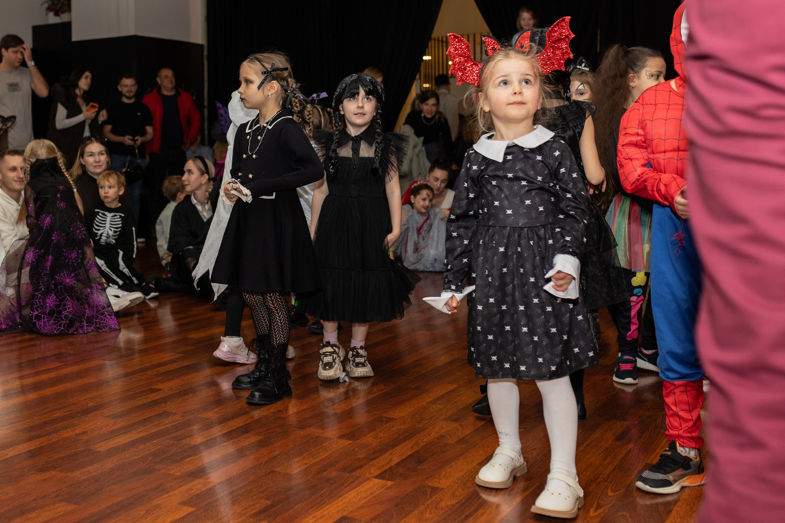 Leo dance studio Helloween 2025. Семейный и детский фотограф в Варшаве Мила Бобровская