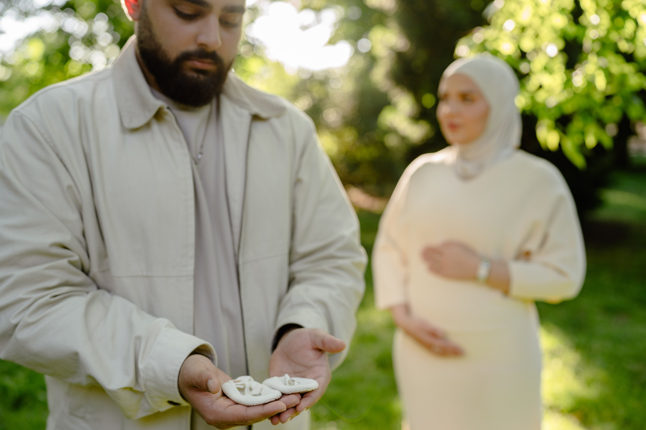 Maternity photoshoot at sunset in Retiro Park