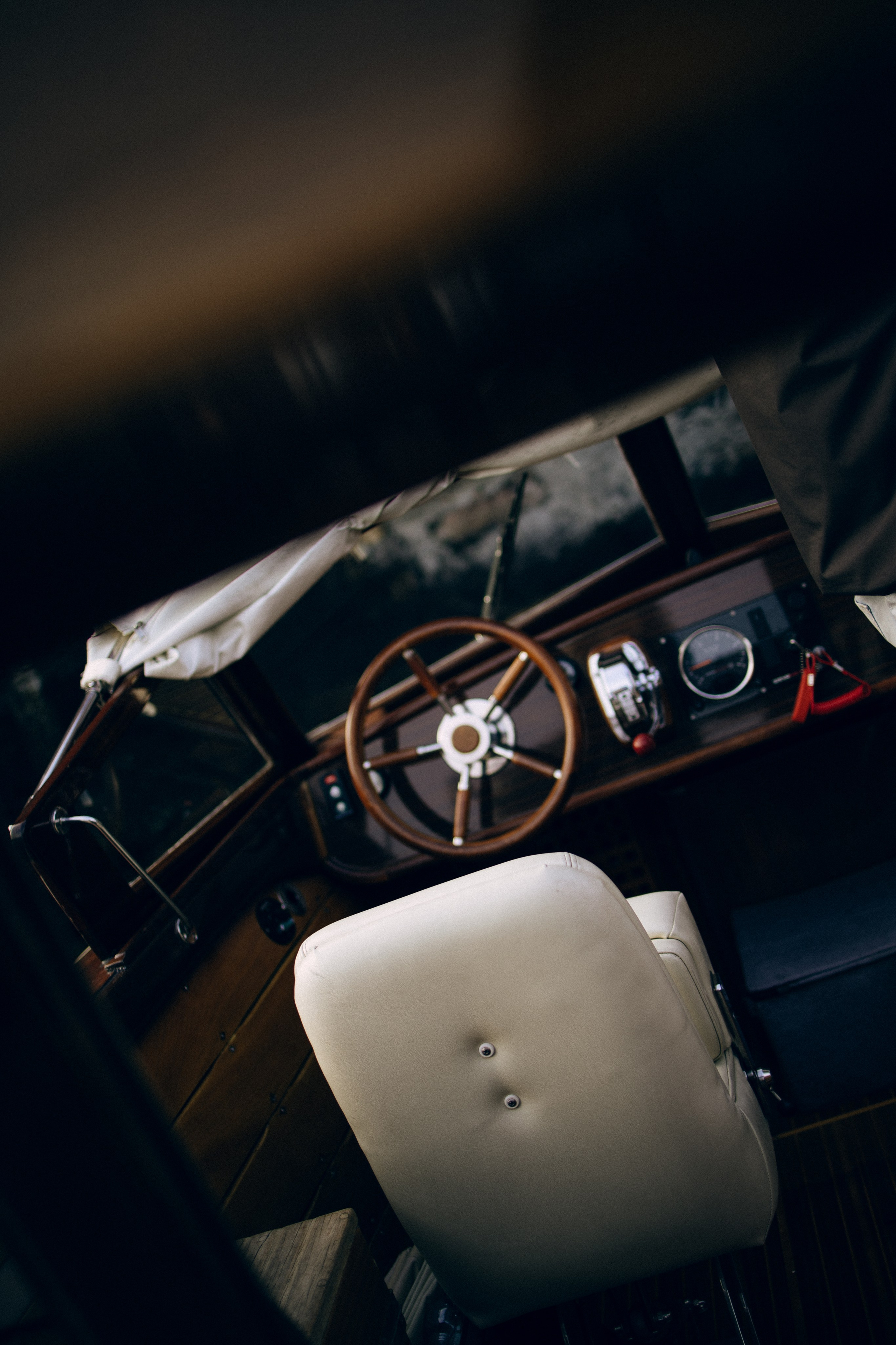 Julia — Red Wedding Editorial on Lake Como. Liza Bizzaro — Italy Wedding, Love Story & Portrait Photographer in Milan, Turin, Piedmont and Across Italy