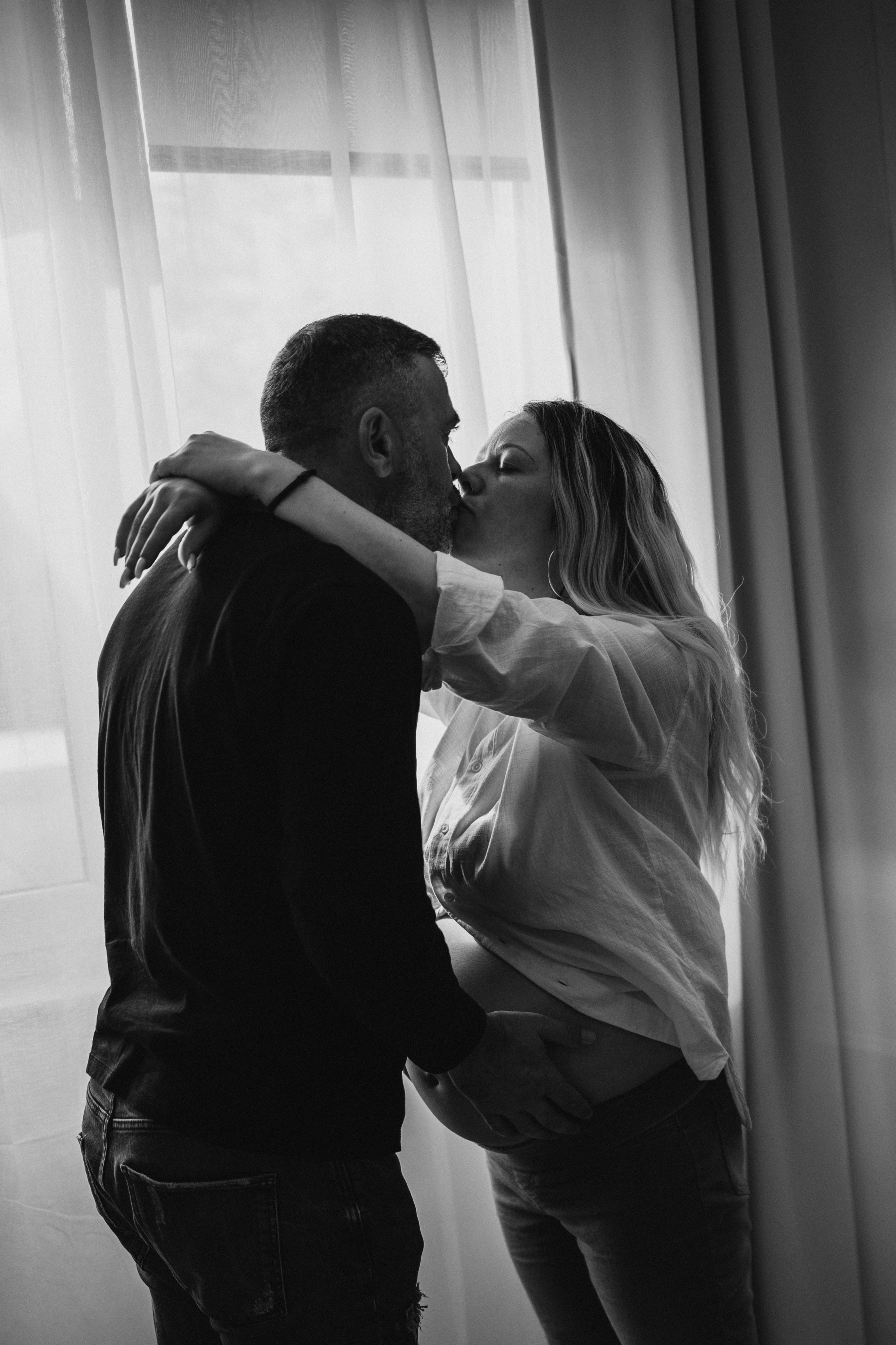 Ședințe foto pentru gravide. Fotograf de familie în Oradea Katsiaryna Ciortan