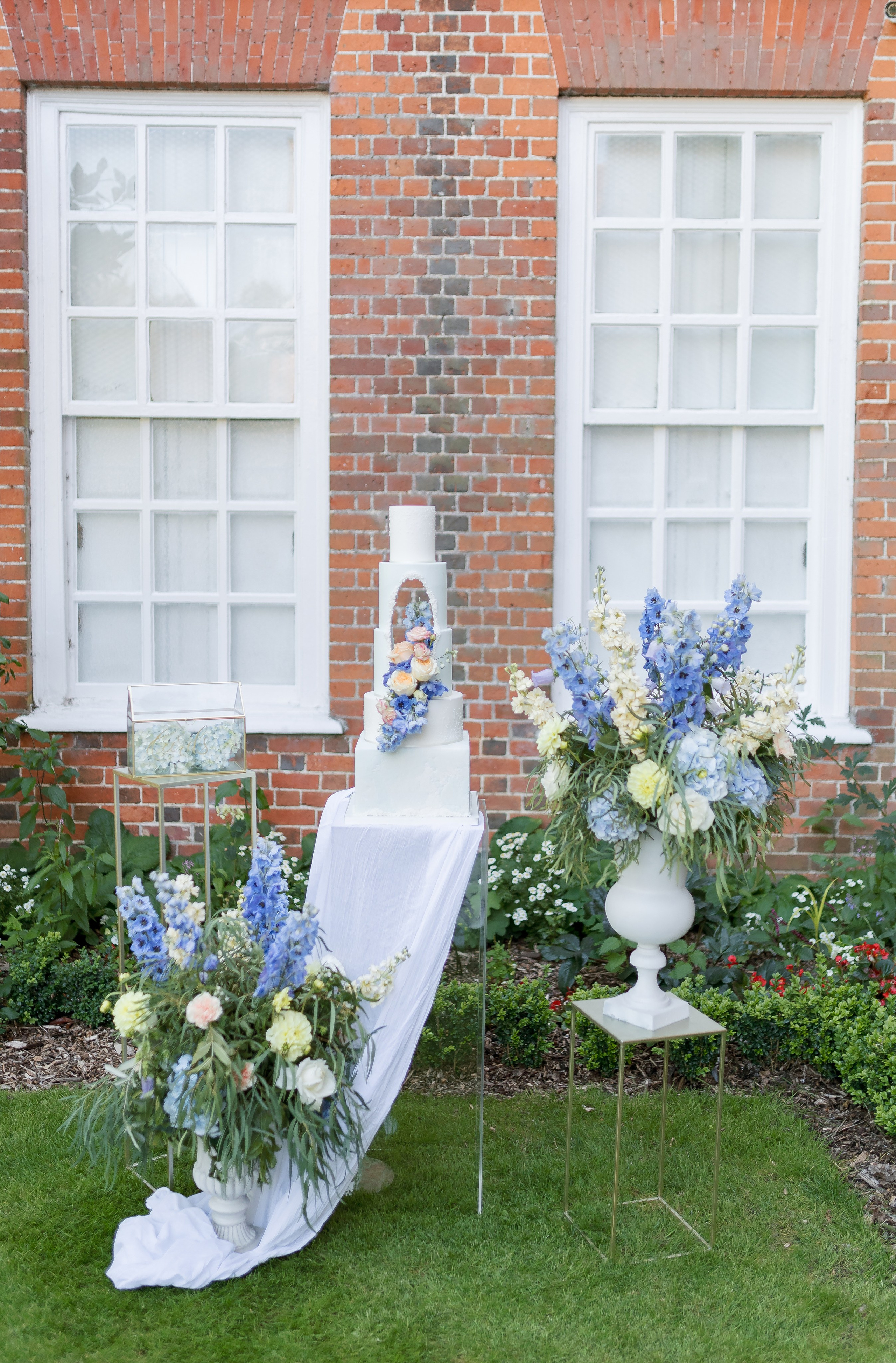 Regal Romance | Editorial Photoshoot at Gosfield Hall, London Estat. YES I DO PRODUCTION — Wedding photography&videography
