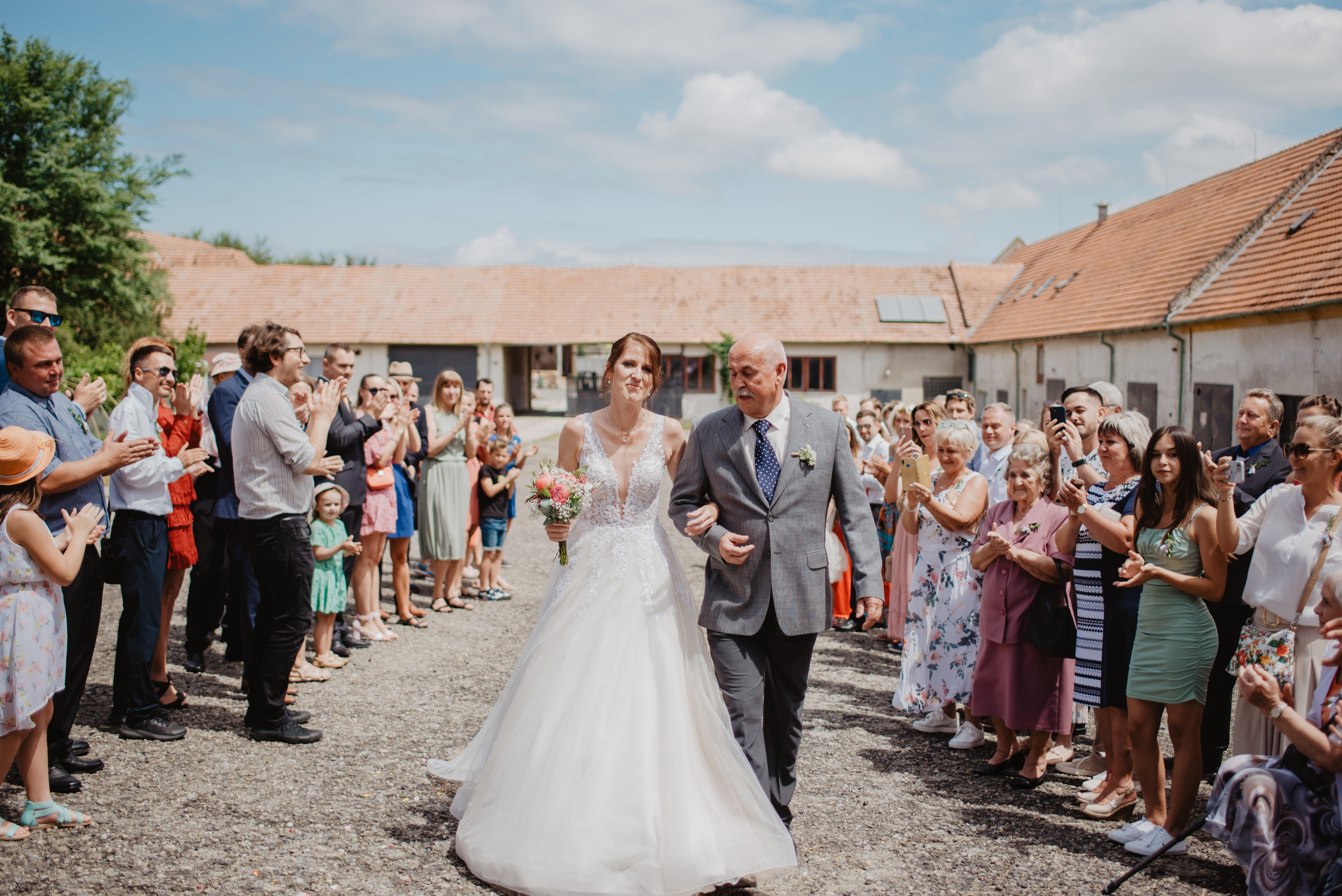 Rustic wedding. Svatba v rustikálním stylu poblíž Brna. Lifestyle, wedding and family photographer
