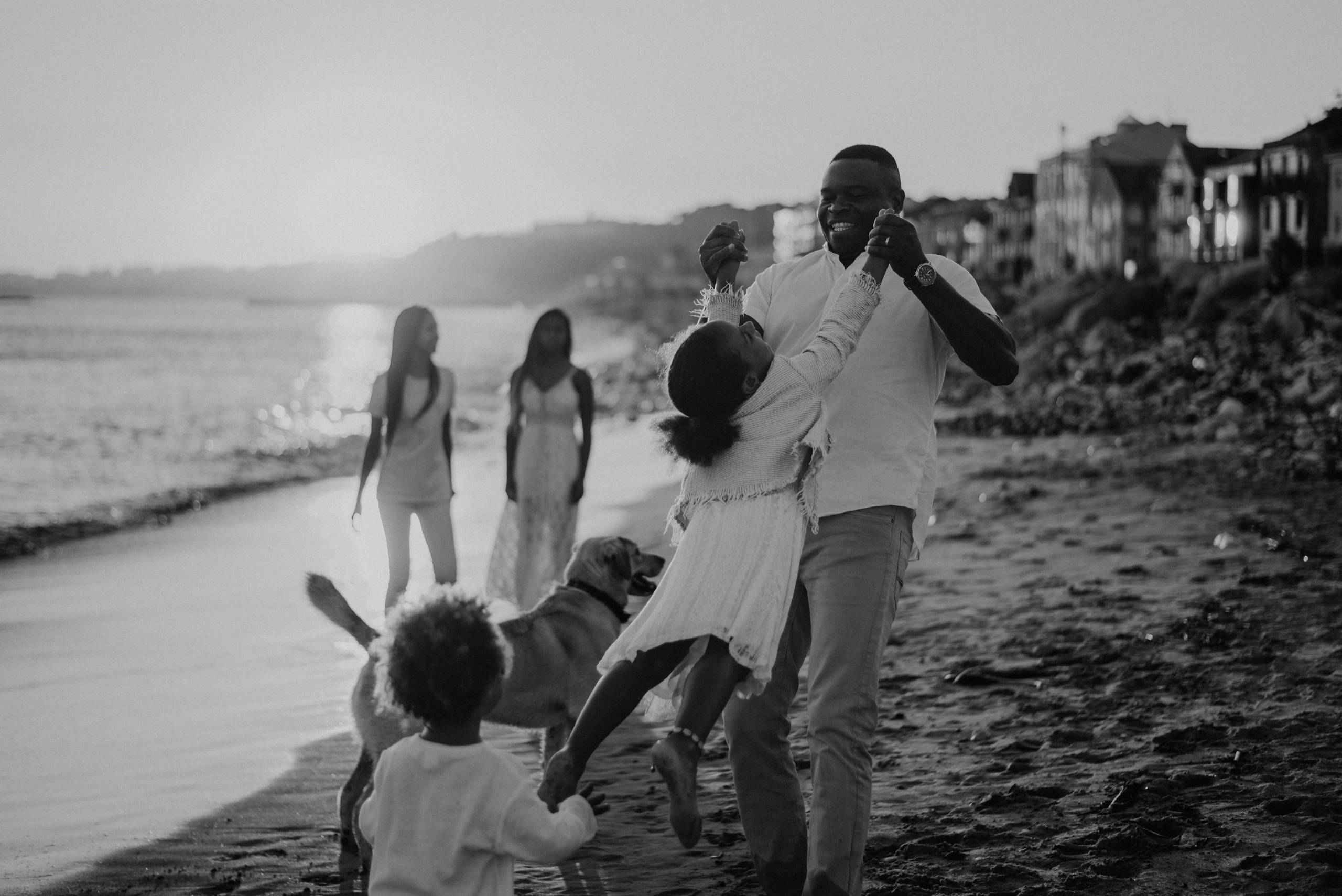 Family photographer based in Lisbon. Lifestyle, wedding and family photographer