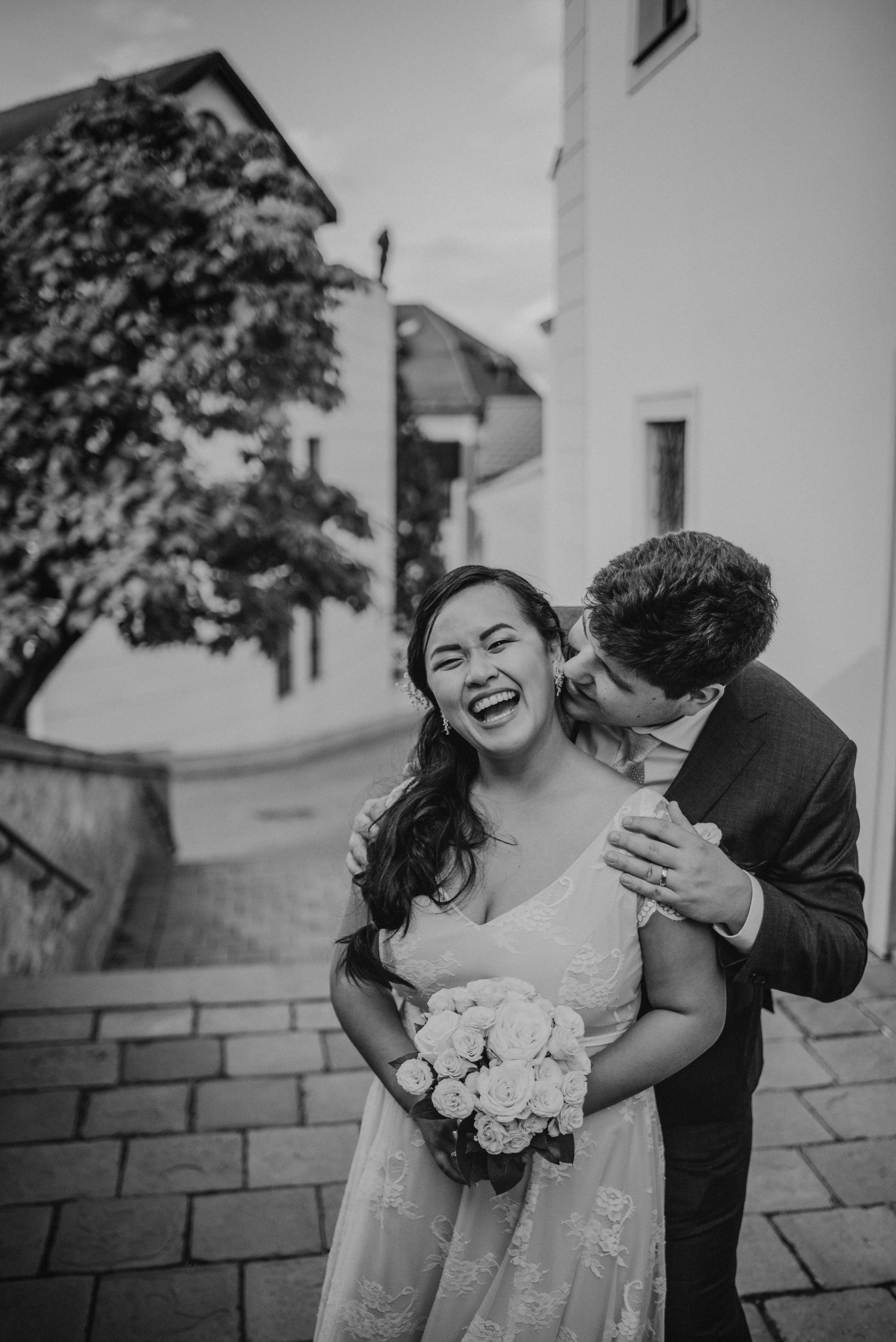 Svatba v centru Brna na Zelném trhu. Lifestyle, wedding and family photographer