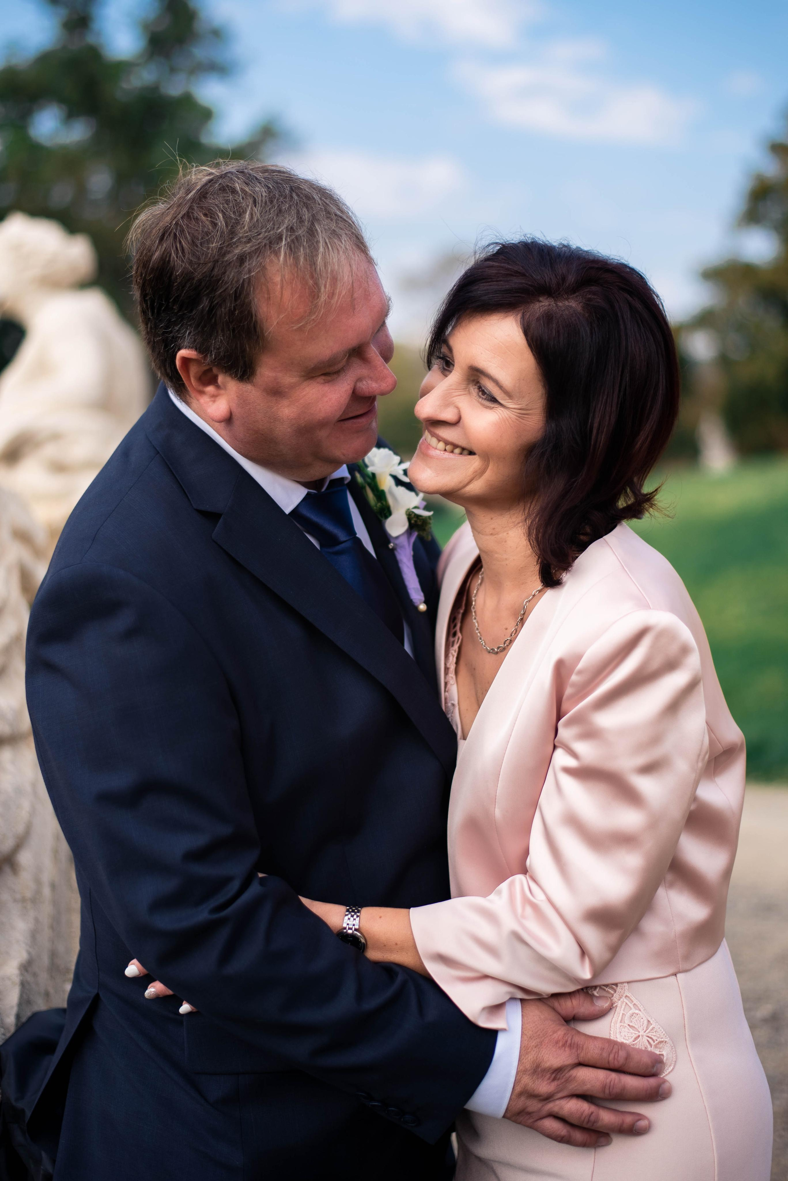 Svatba na zámku ve Slavkově u Brna. Lifestyle, wedding and family photographer