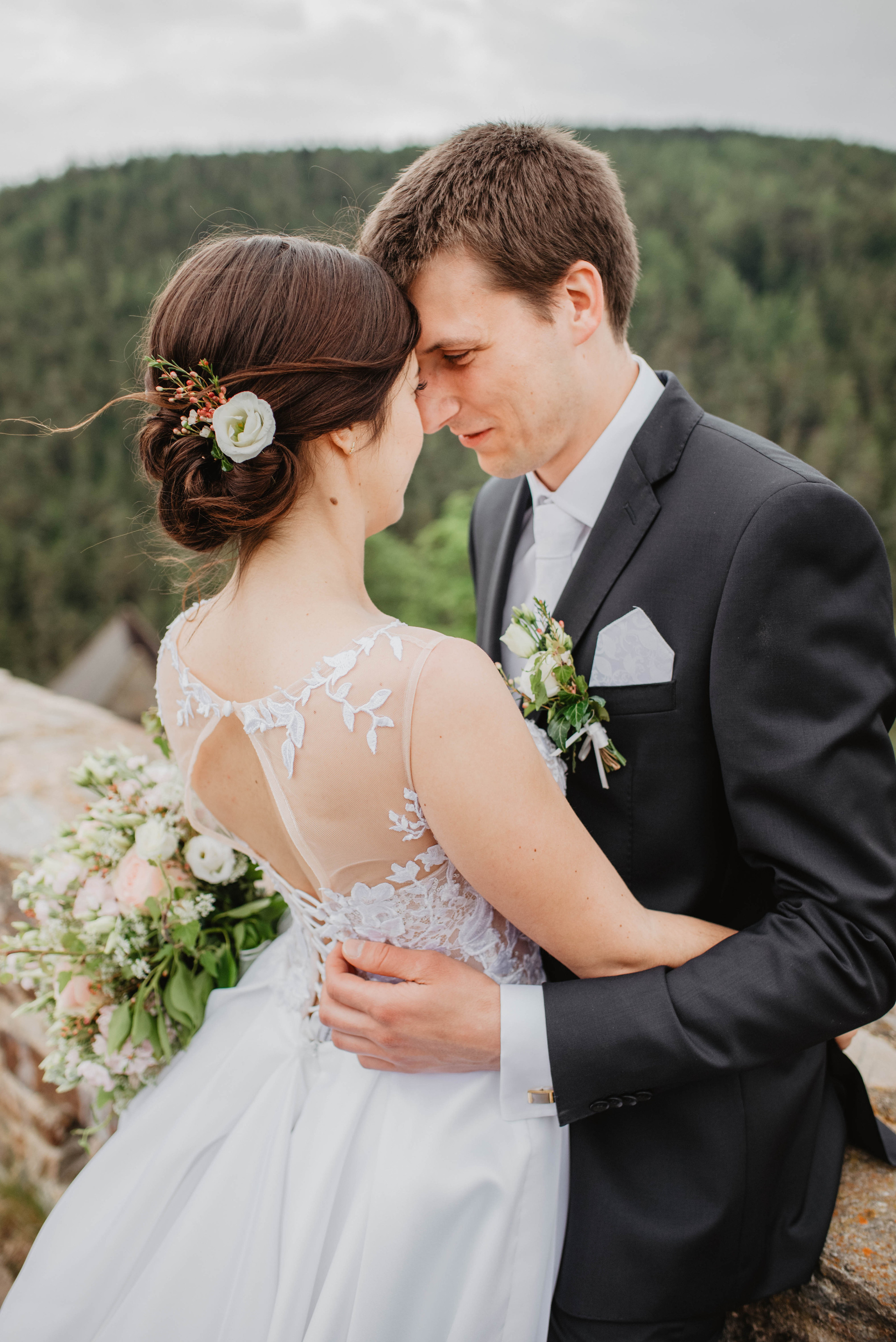 Svatba na hradě na Šumavě. Šumava. Velhartice. Lifestyle, wedding and family photographer