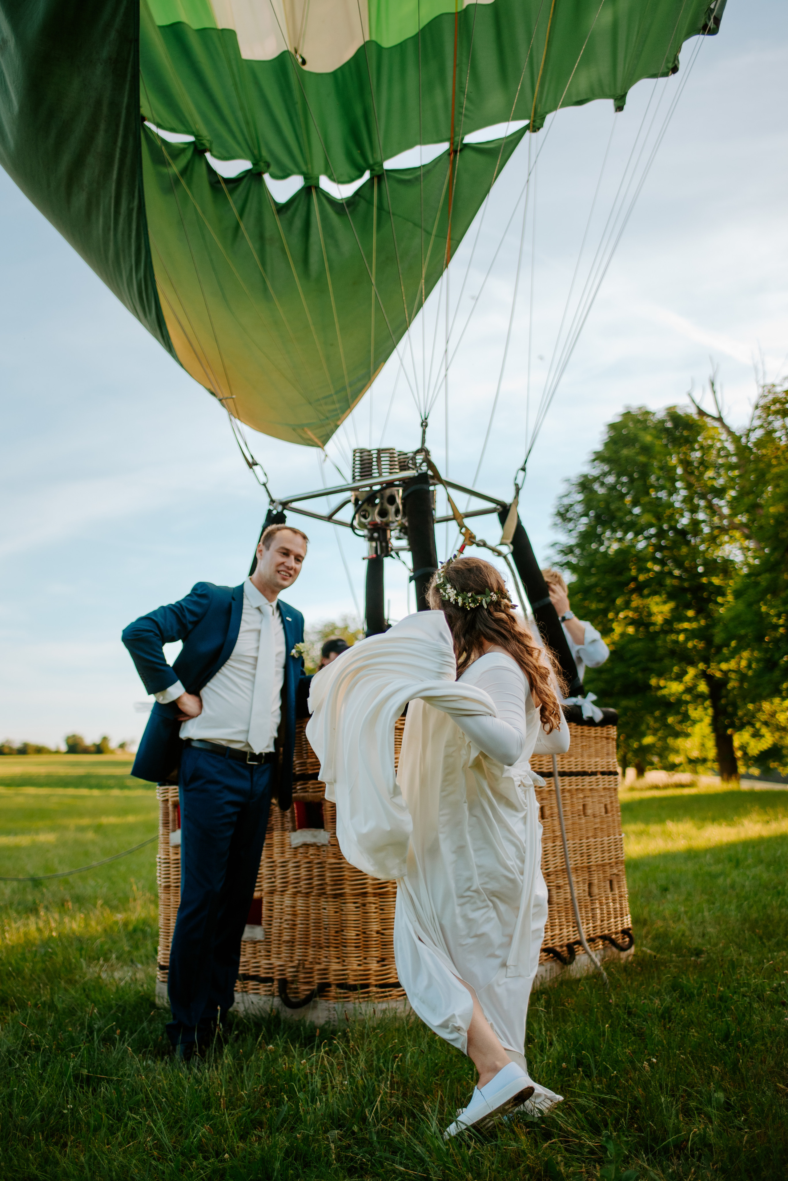 Wedding in the hot air balloon. Lifestyle, wedding and family photographer