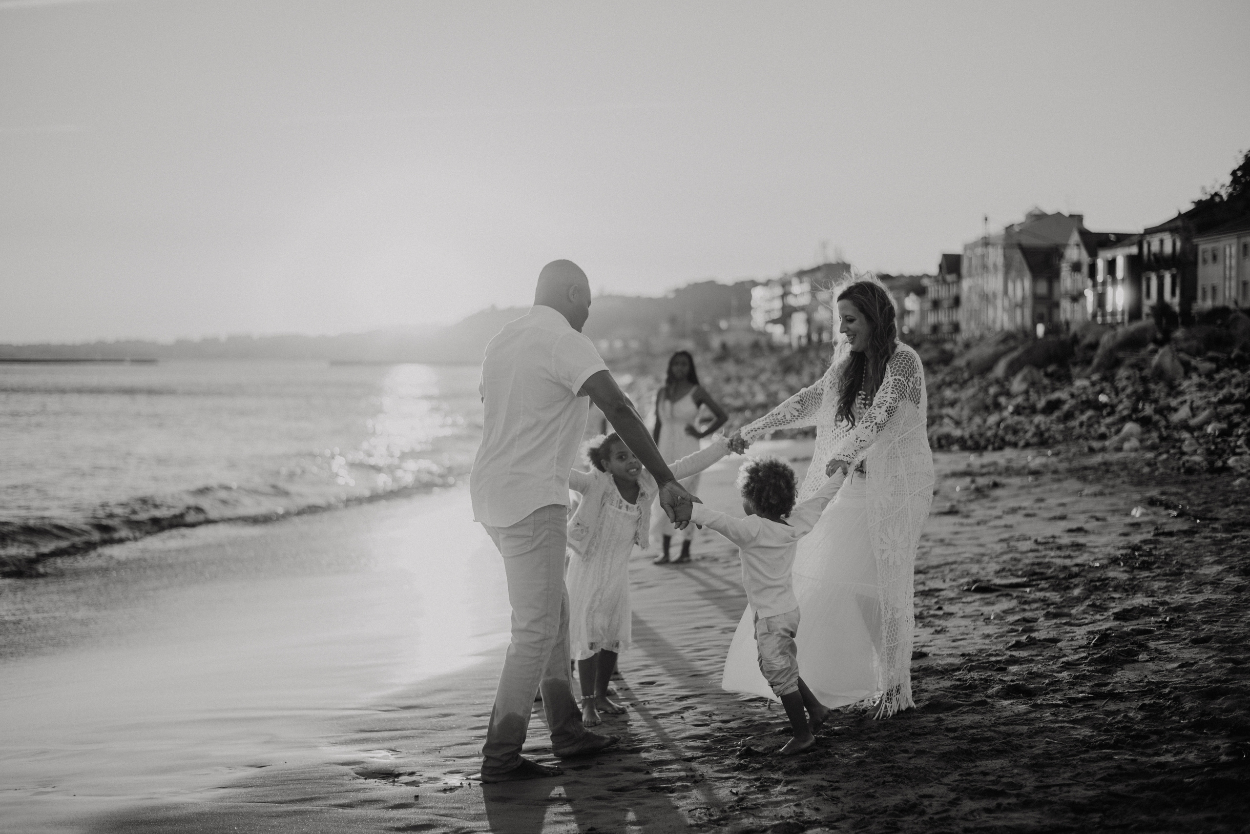 Family photographer based in Lisbon. Lifestyle, wedding and family photographer