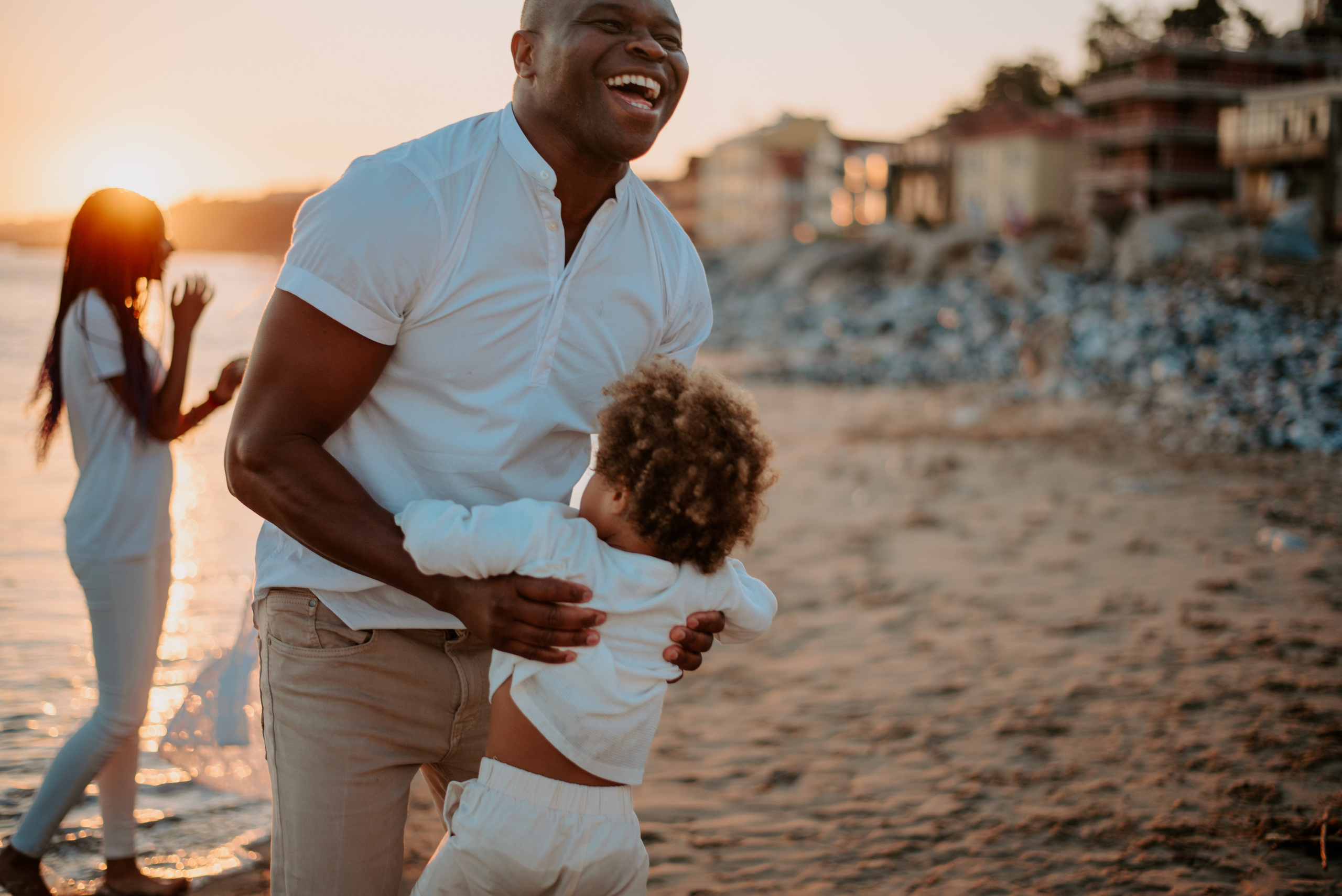 Family photographer based in Lisbon. Lifestyle, wedding and family photographer