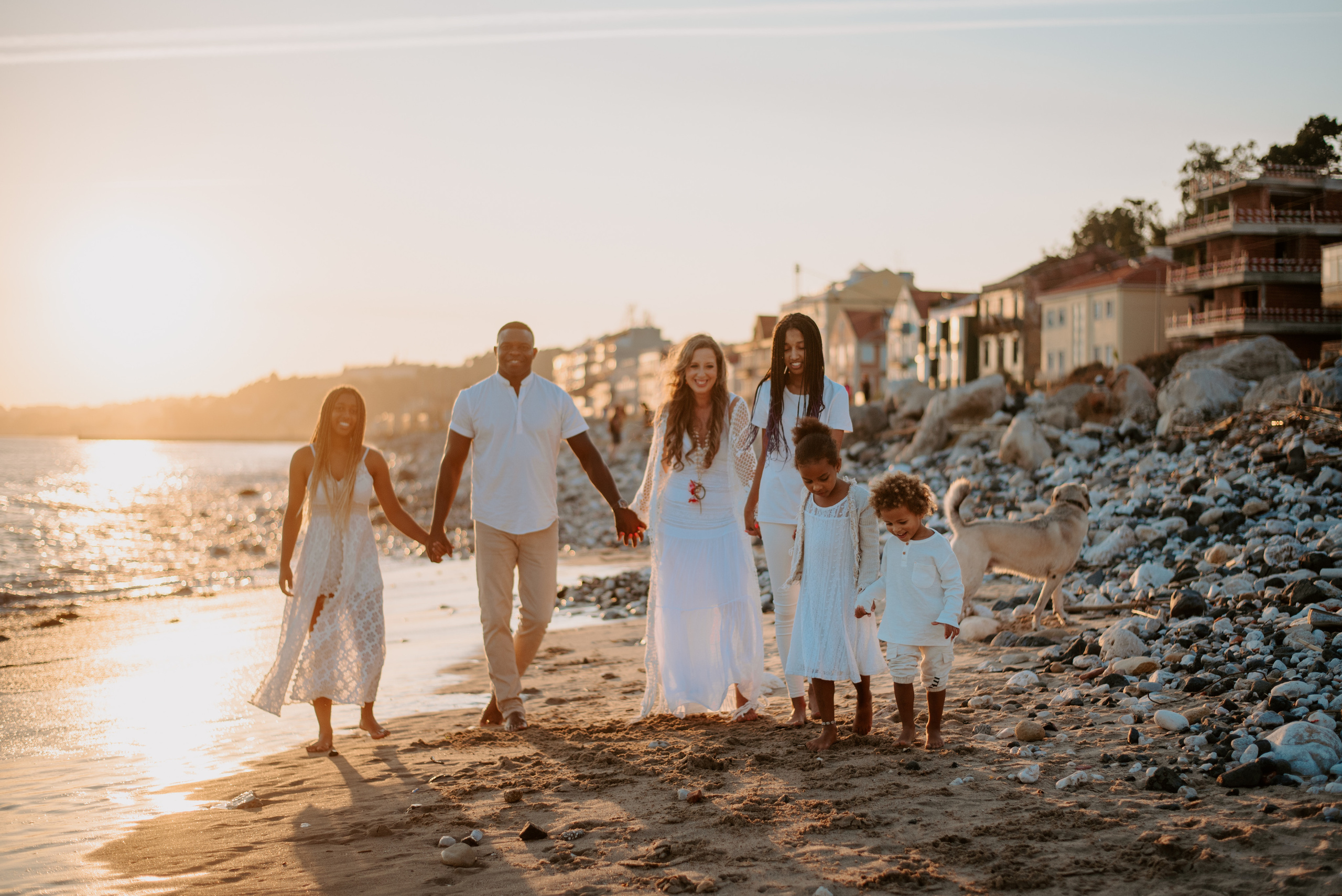 Family photographer based in Lisbon. Lifestyle, wedding and family photographer