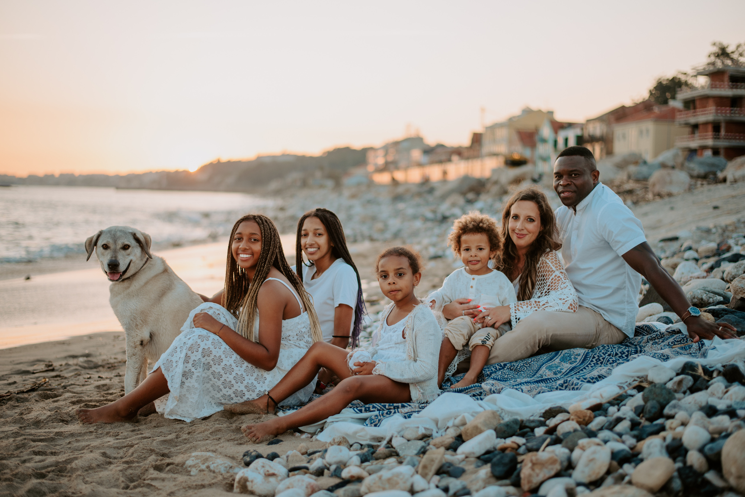 Family photographer based in Lisbon. Lifestyle, wedding and family photographer