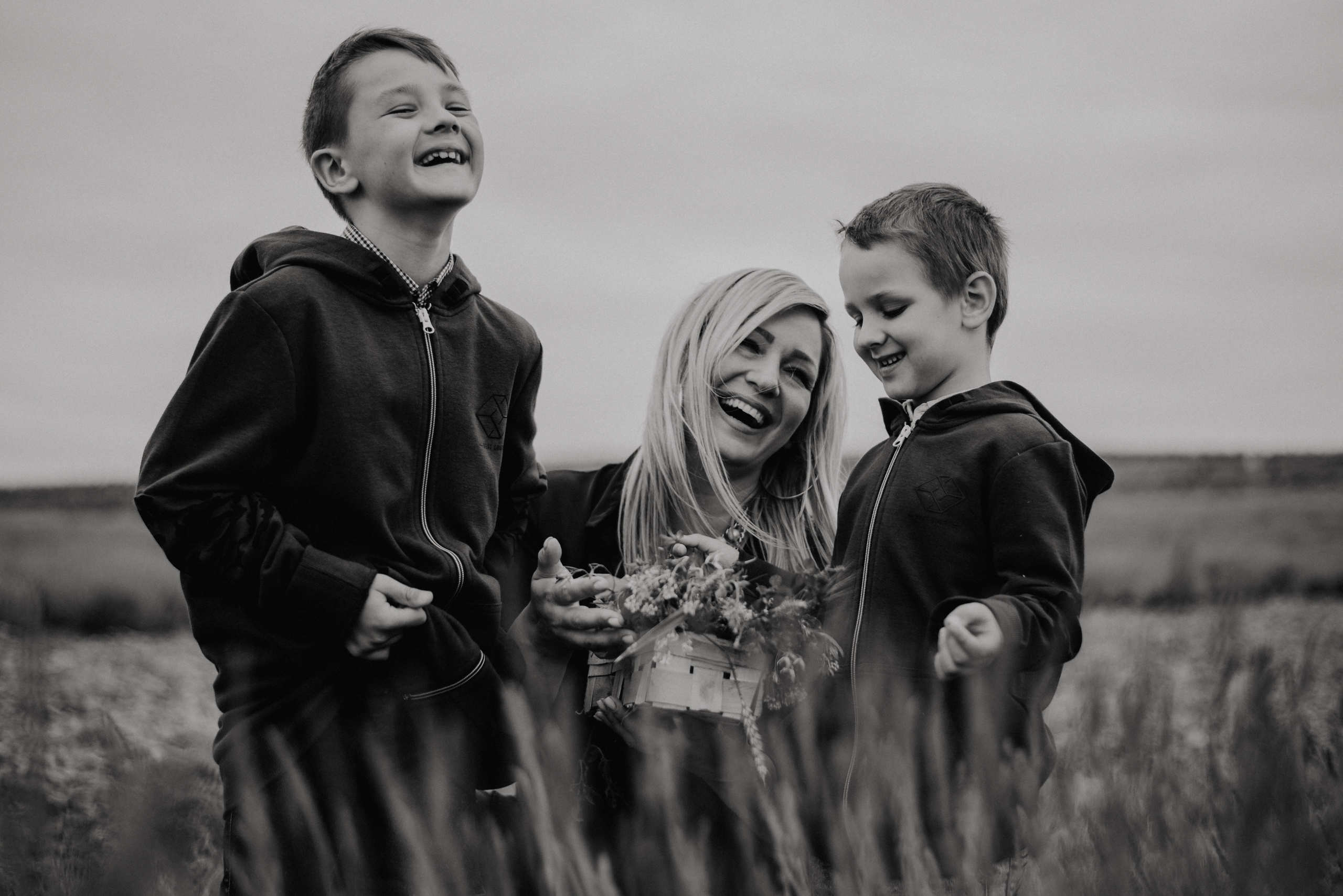 Eva, Theo, Chriss. Lifestyle, wedding and family photographer