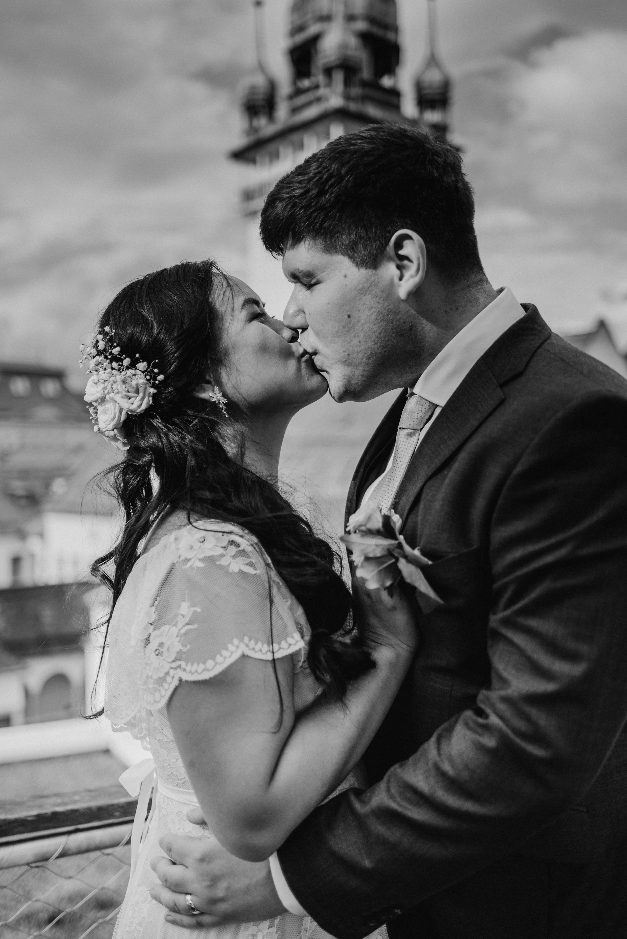 Svatba v centru Brna na Zelném trhu. Lifestyle, wedding and family photographer