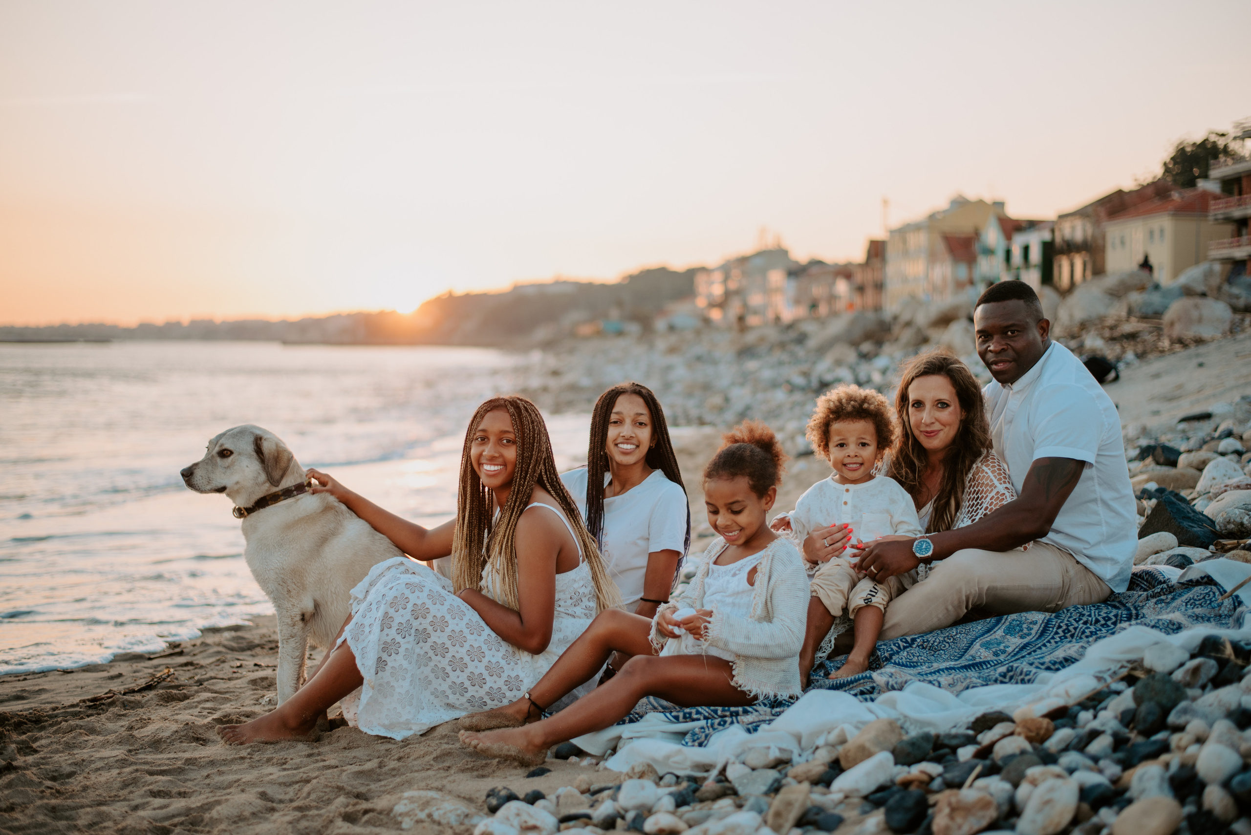 Family photographer based in Lisbon. Lifestyle, wedding and family photographer