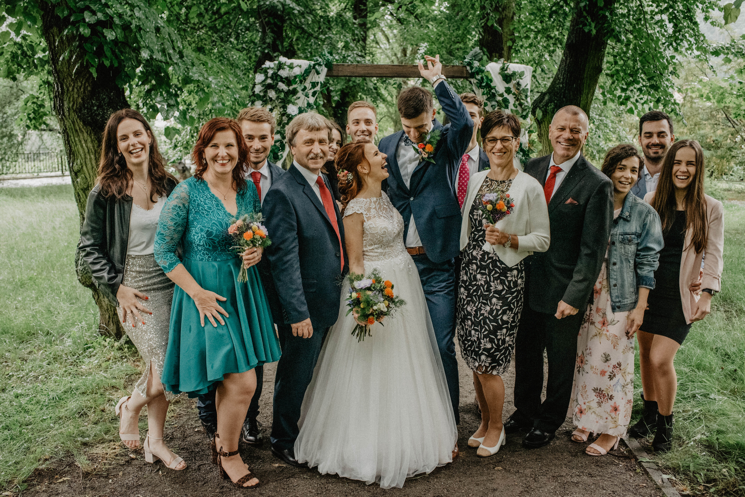 Svatba v Táboře v parku. Lifestyle, wedding and family photographer