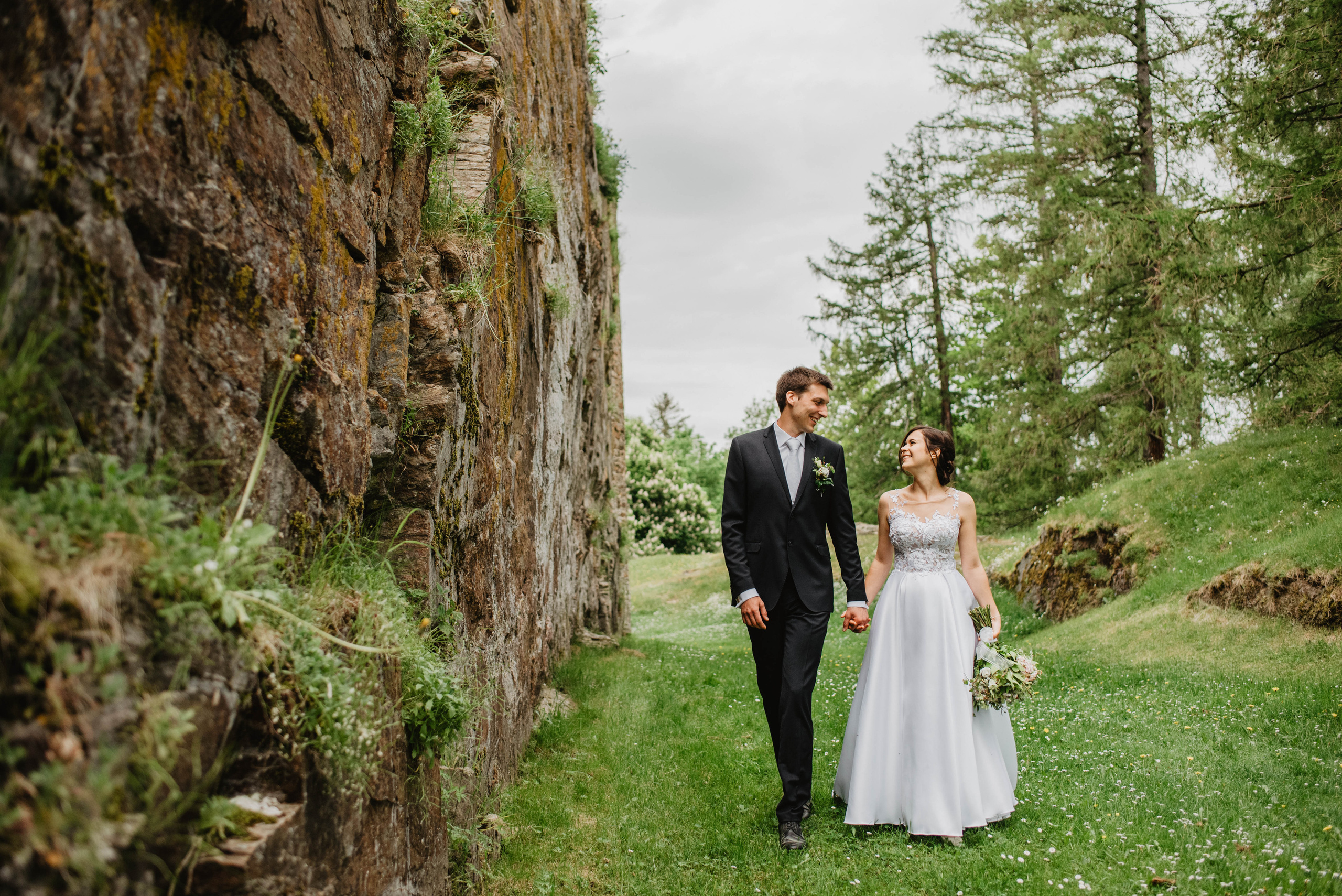 Svatba na hradě na Šumavě. Šumava. Velhartice. Lifestyle, wedding and family photographer