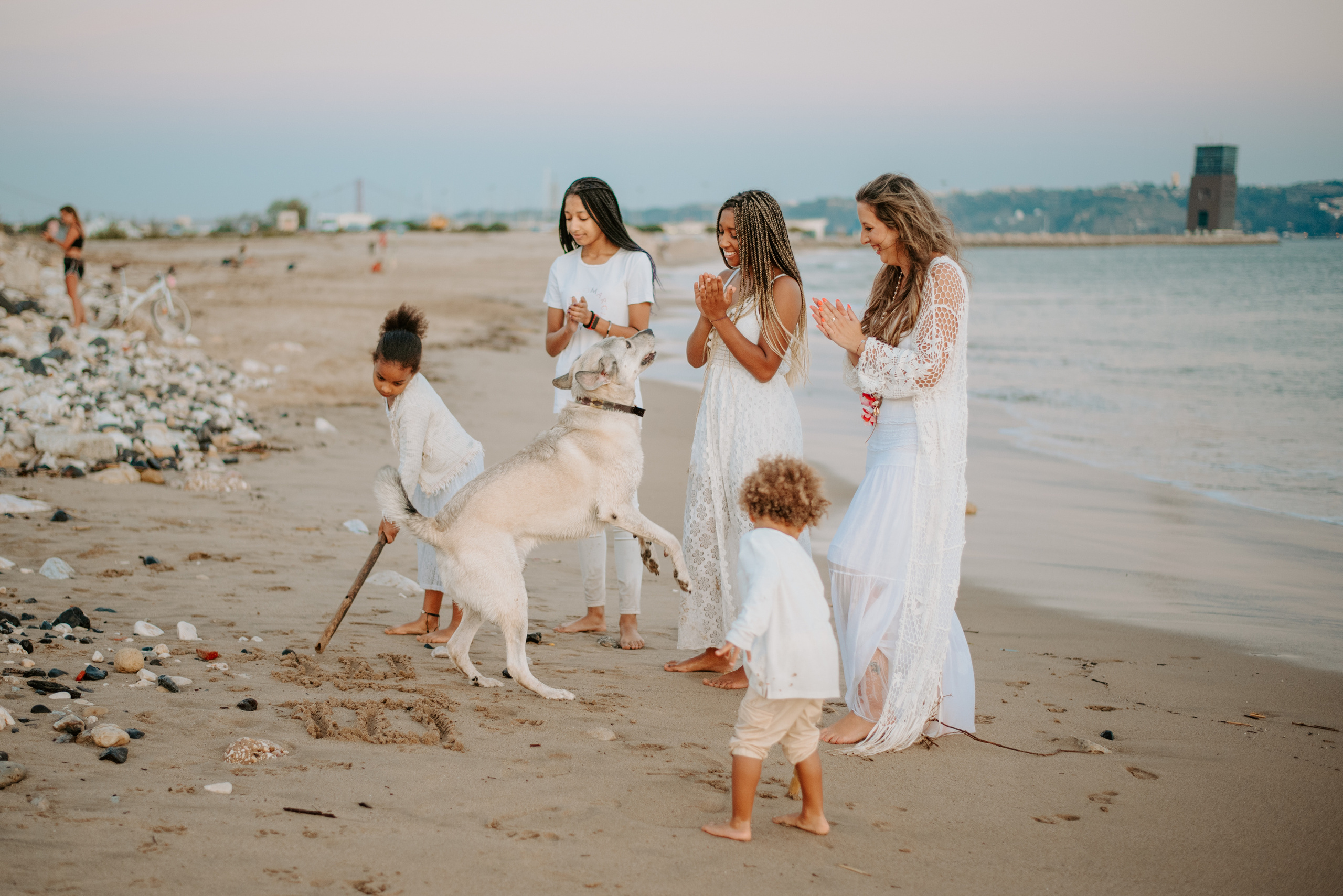 Family photographer based in Lisbon. Lifestyle, wedding and family photographer