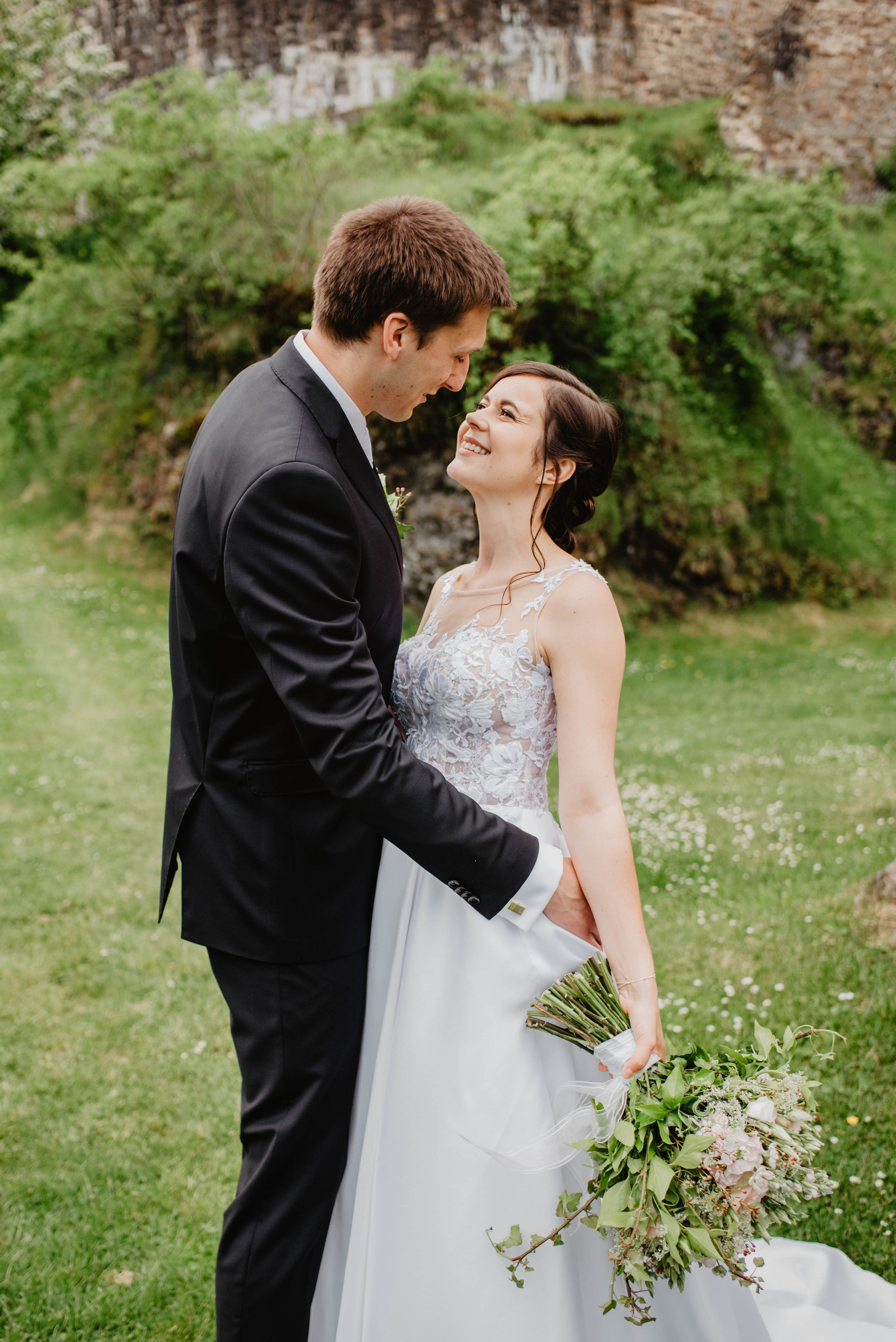 Svatba na hradě na Šumavě. Šumava. Velhartice. Lifestyle, wedding and family photographer