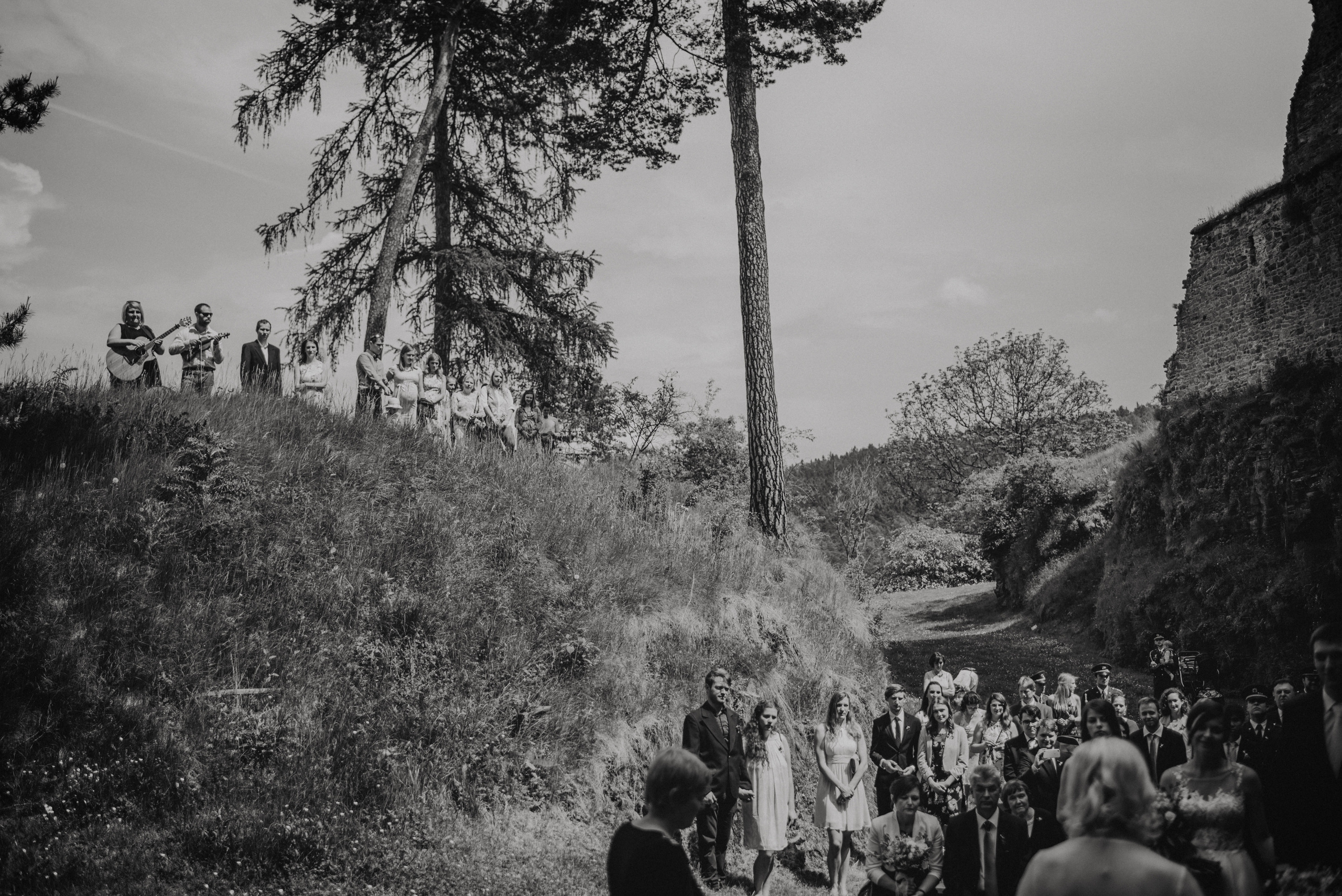 Svatba na hradě na Šumavě. Šumava. Velhartice. Lifestyle, wedding and family photographer