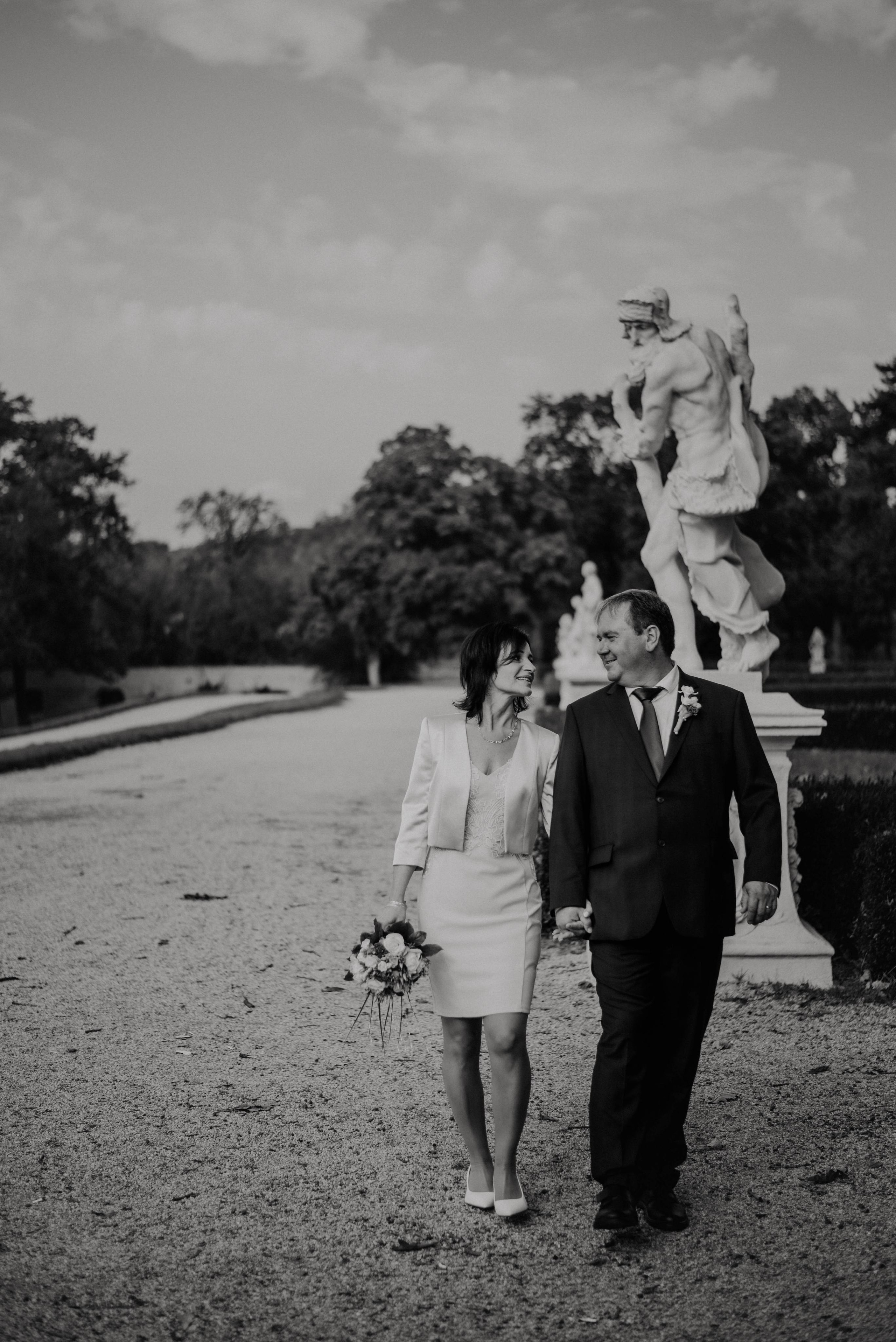 Svatba na zámku ve Slavkově u Brna. Lifestyle, wedding and family photographer