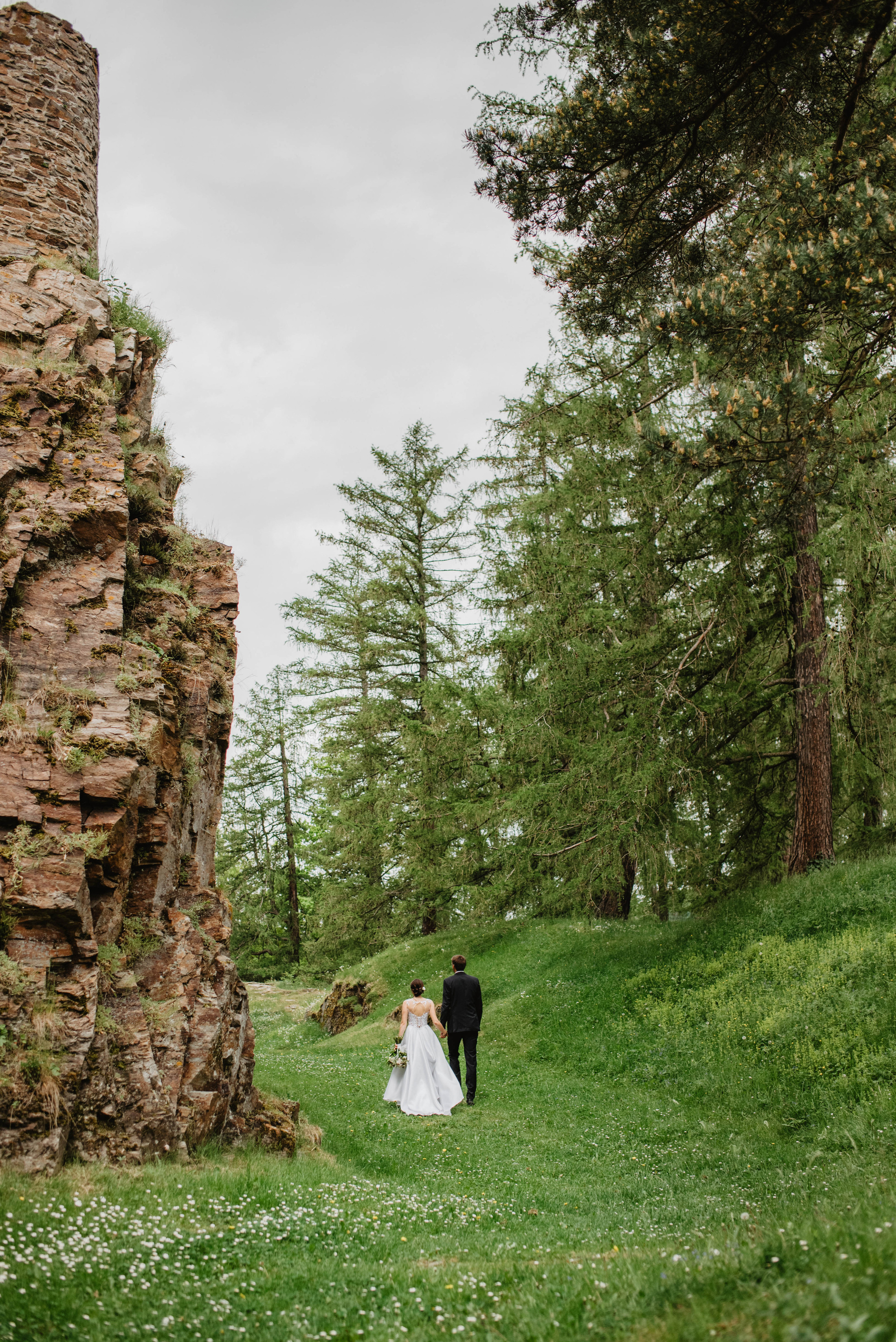Svatba na hradě na Šumavě. Šumava. Velhartice. Lifestyle, wedding and family photographer