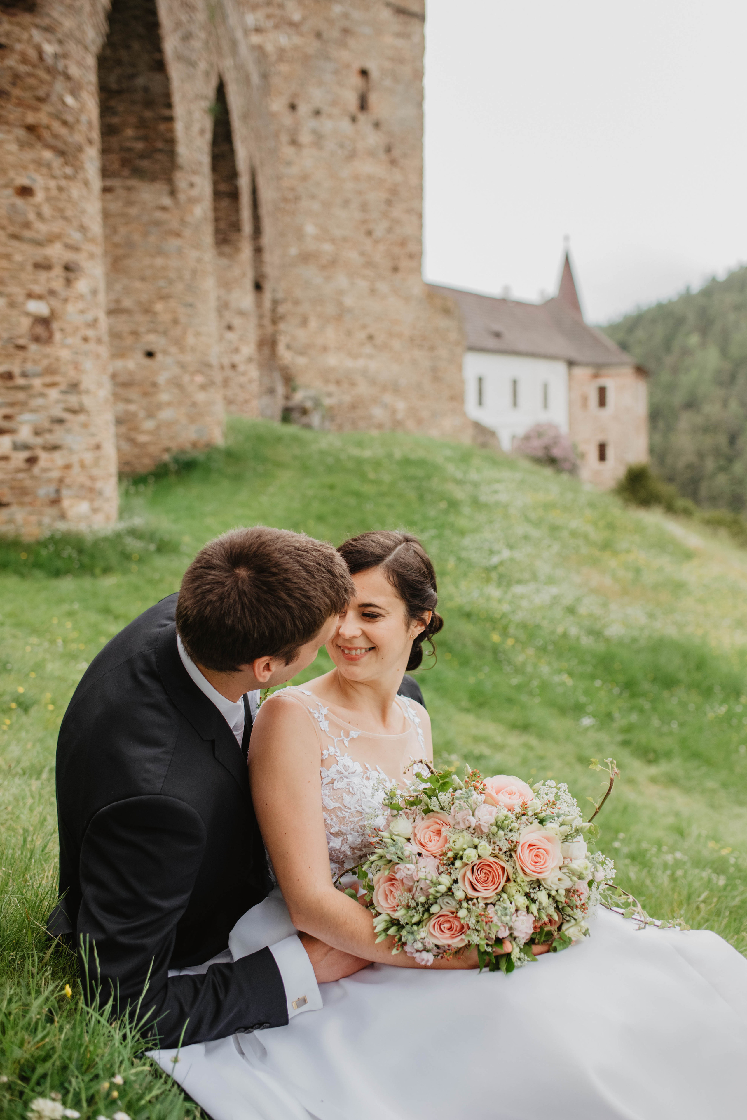 Svatba na hradě na Šumavě. Šumava. Velhartice. Lifestyle, wedding and family photographer