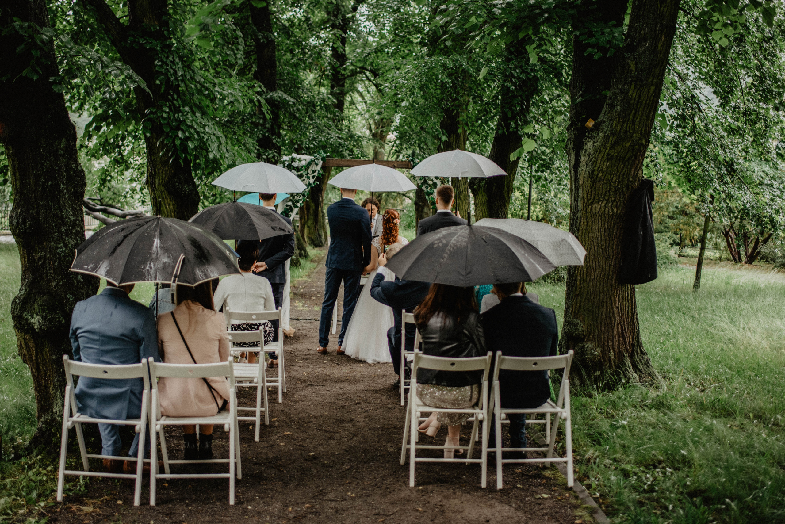 Svatba v Táboře v parku. Lifestyle, wedding and family photographer