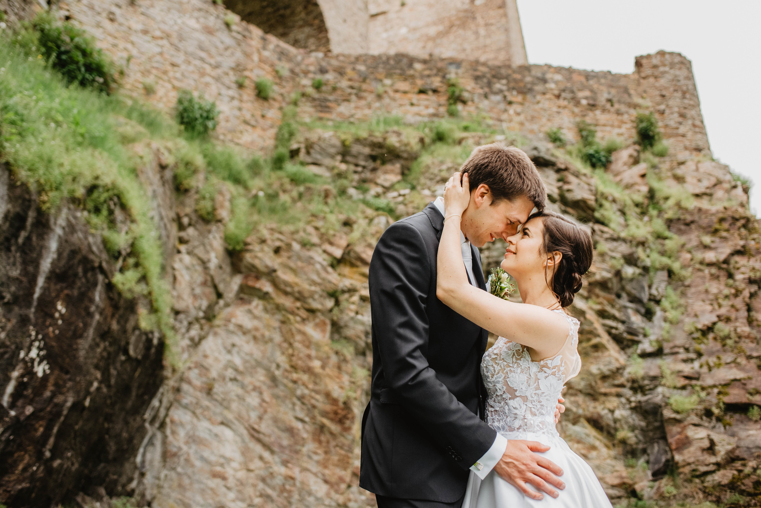 Svatba na hradě na Šumavě. Šumava. Velhartice. Lifestyle, wedding and family photographer