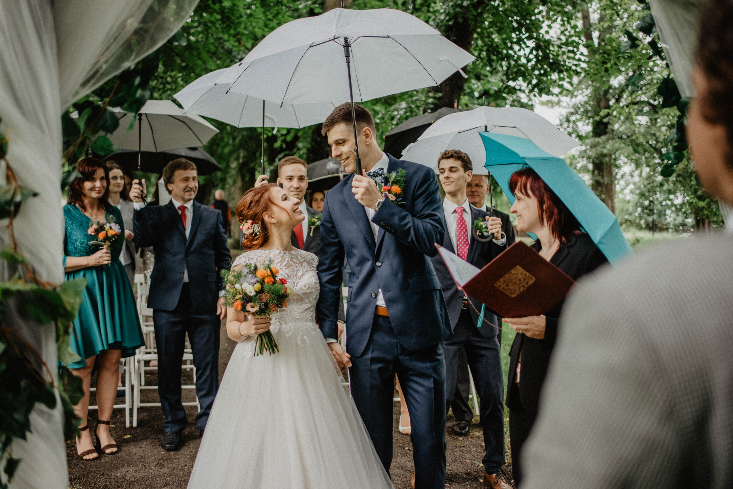 Svatba v Táboře v parku. Lifestyle, wedding and family photographer