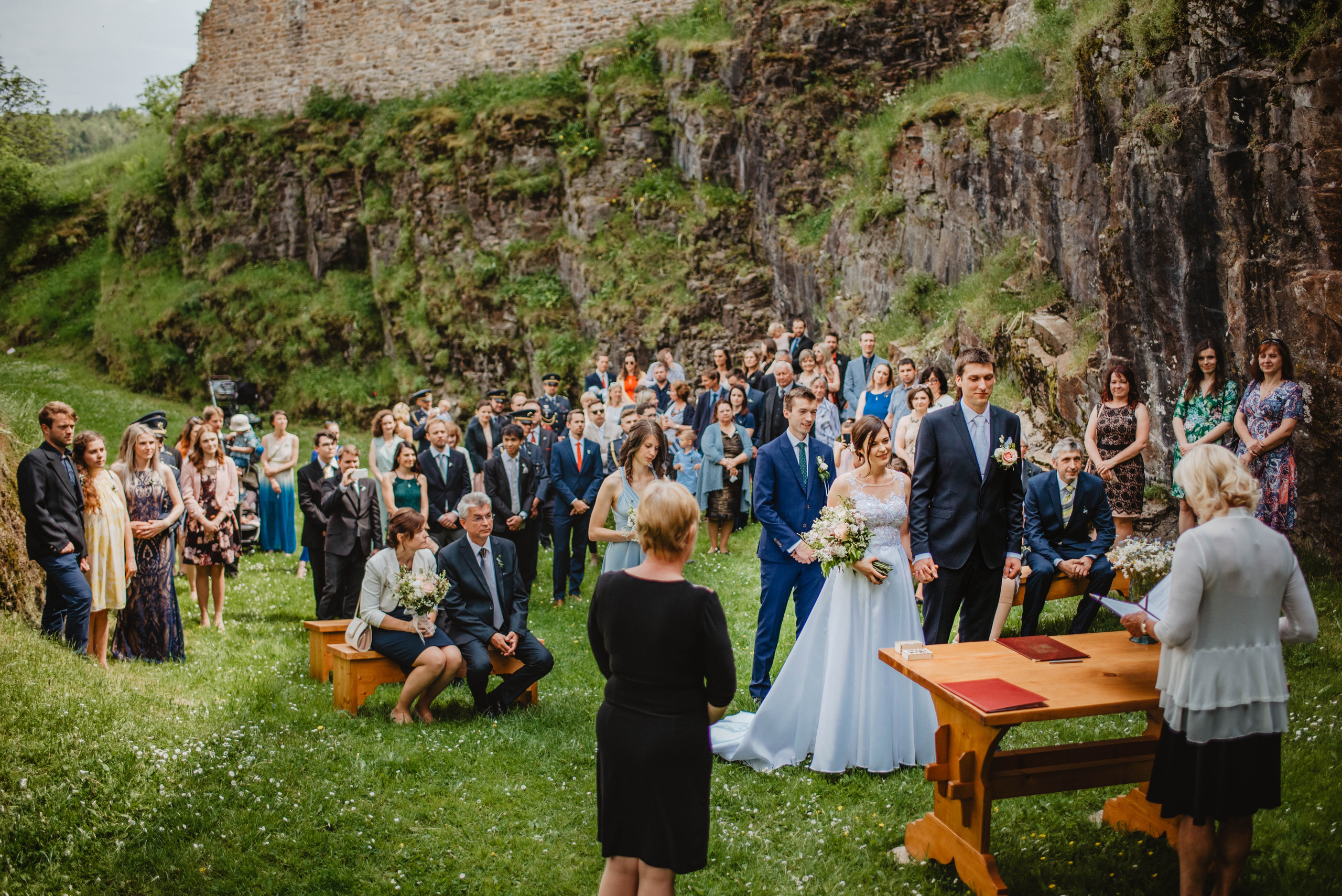 Svatba na hradě na Šumavě. Šumava. Velhartice. Lifestyle, wedding and family photographer